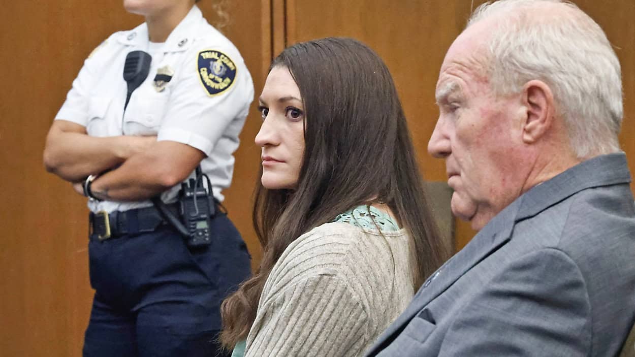 Juicio nulo para Lindsay Clancy por homicidio de sus tres hijos