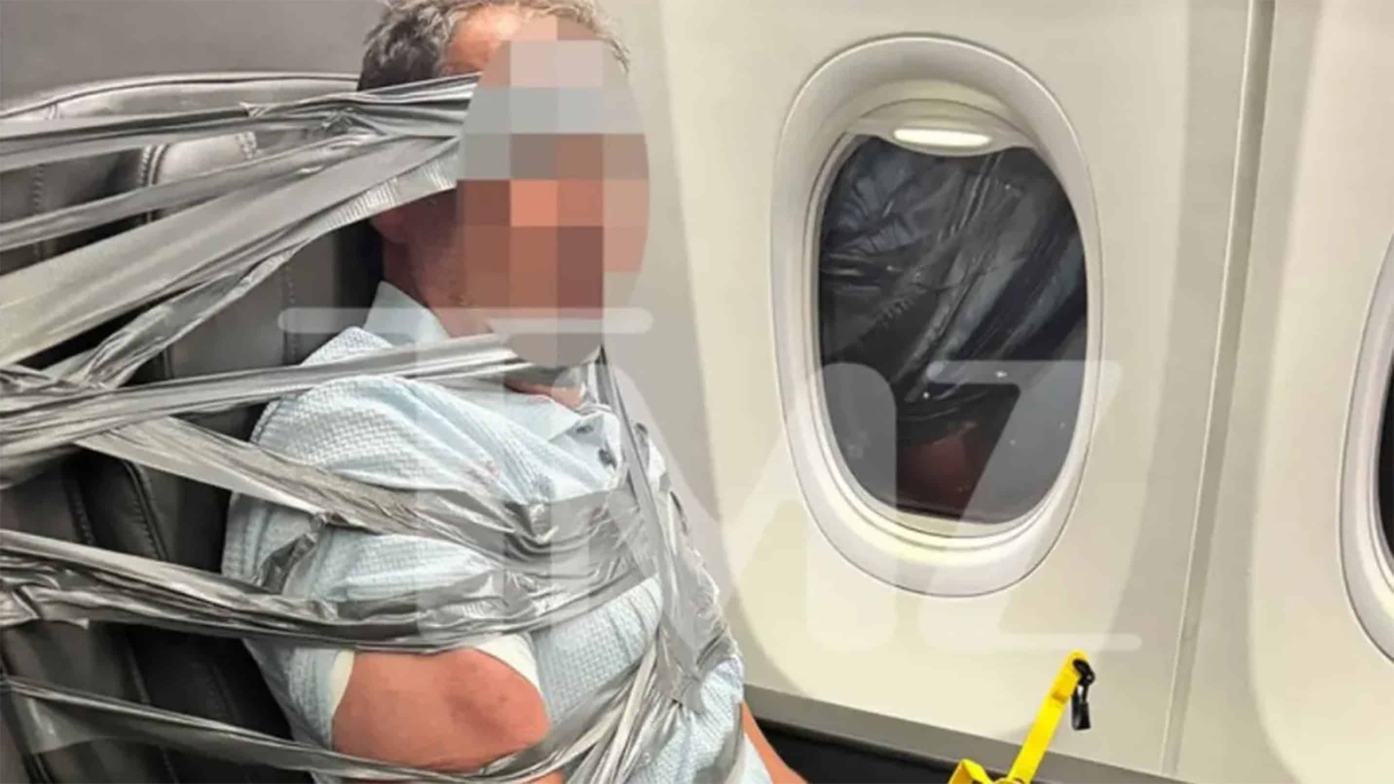 Pasajeros reducen y encintan a hombre tras protagonizar altercado racista y homófobo en pleno vuelo
