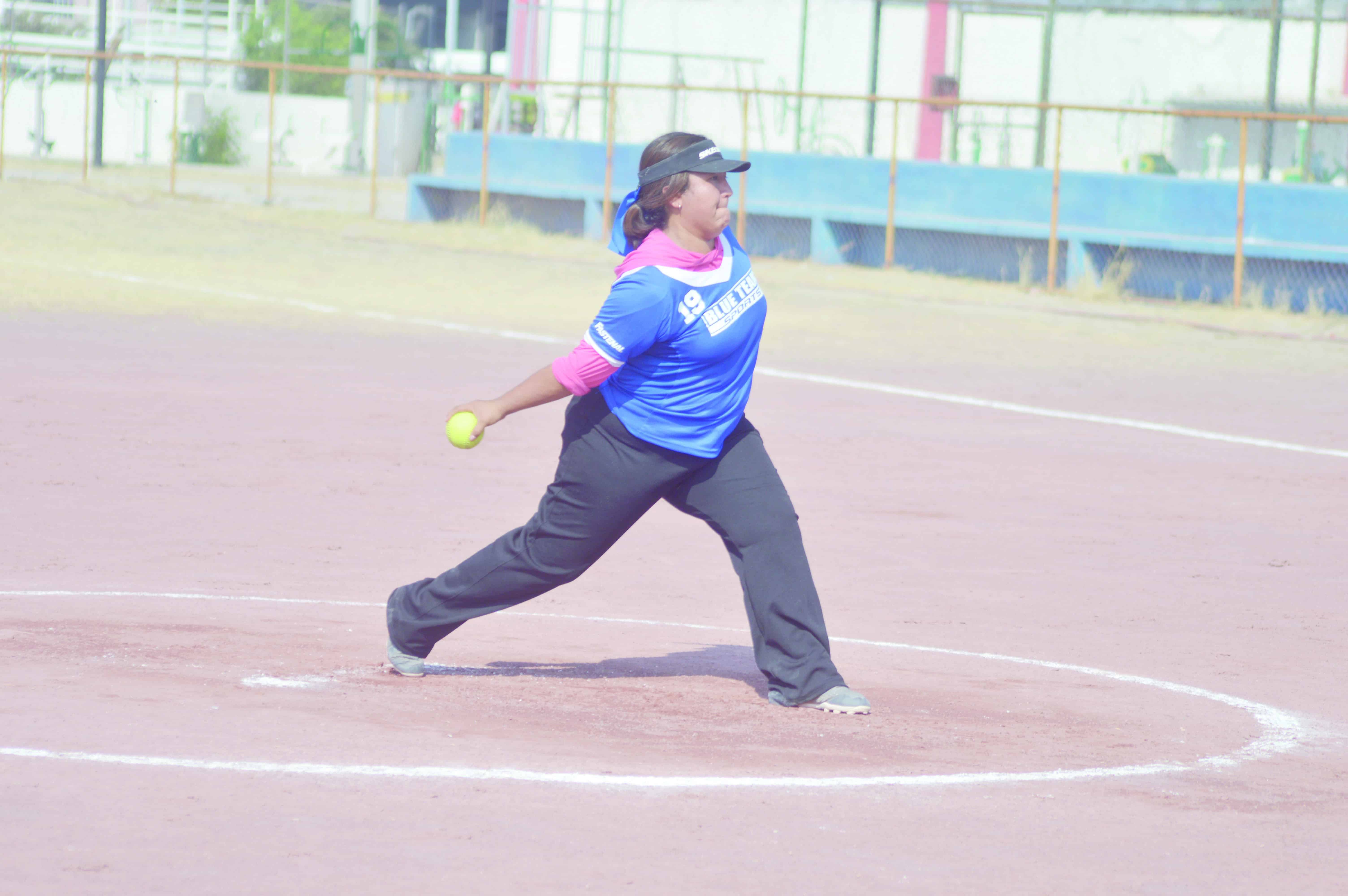 Lobas vencen a Bravas en Monclova: M&iacute;a Rodr&iacute;guez brilla
