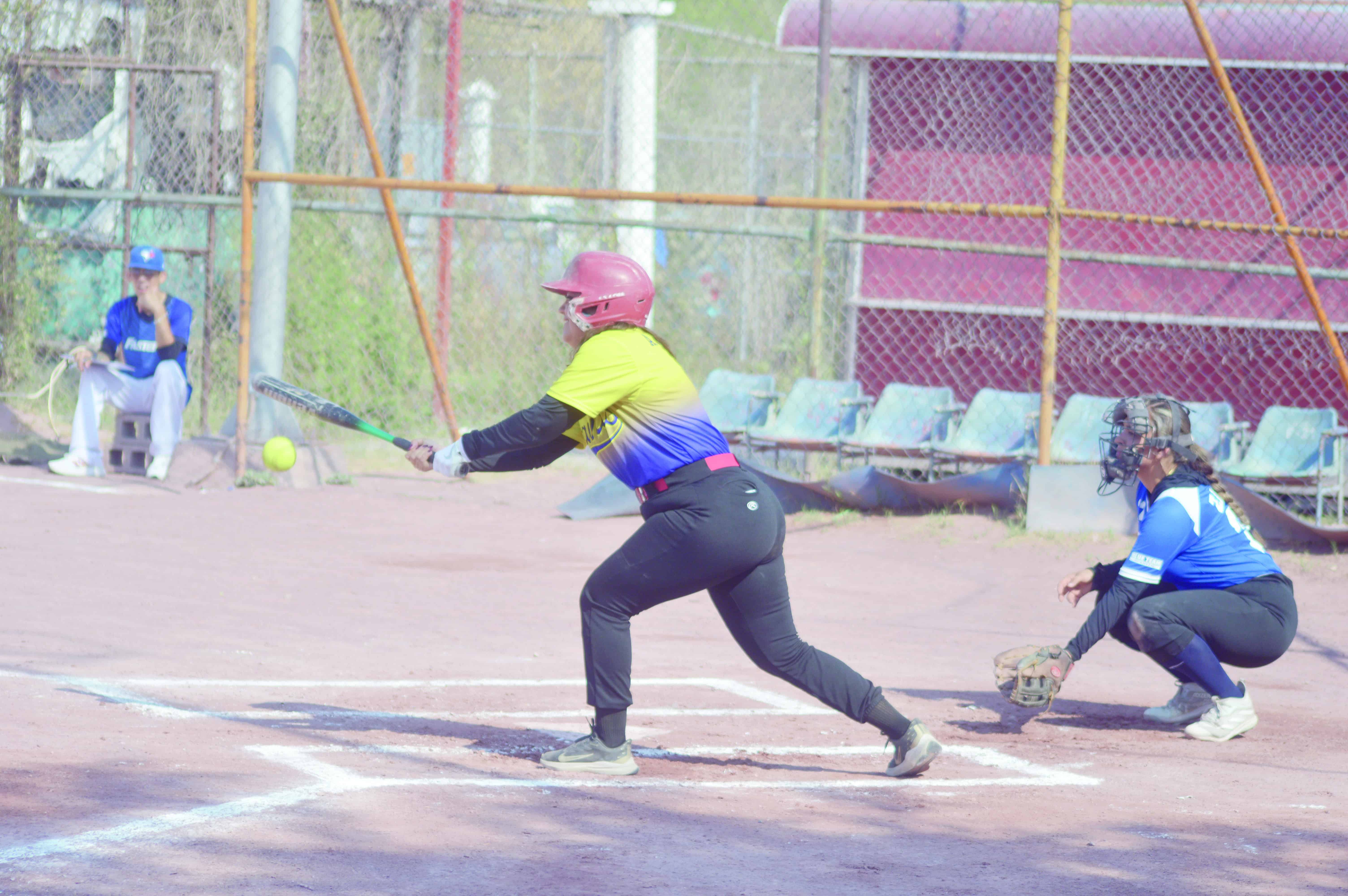 Lobas vencen a Bravas en Monclova: M&iacute;a Rodr&iacute;guez brilla