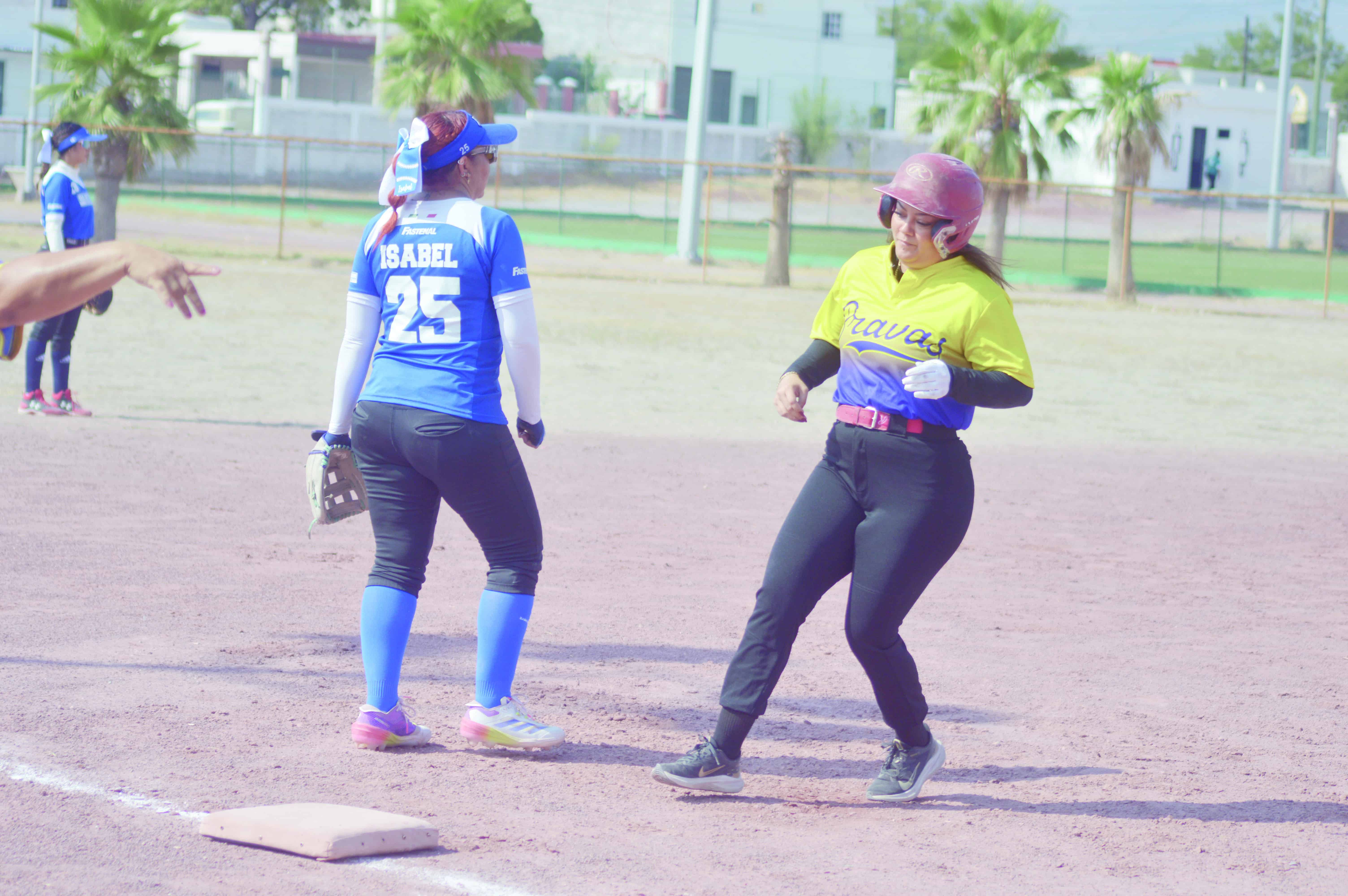 Lobas vencen a Bravas en Monclova: M&iacute;a Rodr&iacute;guez brilla