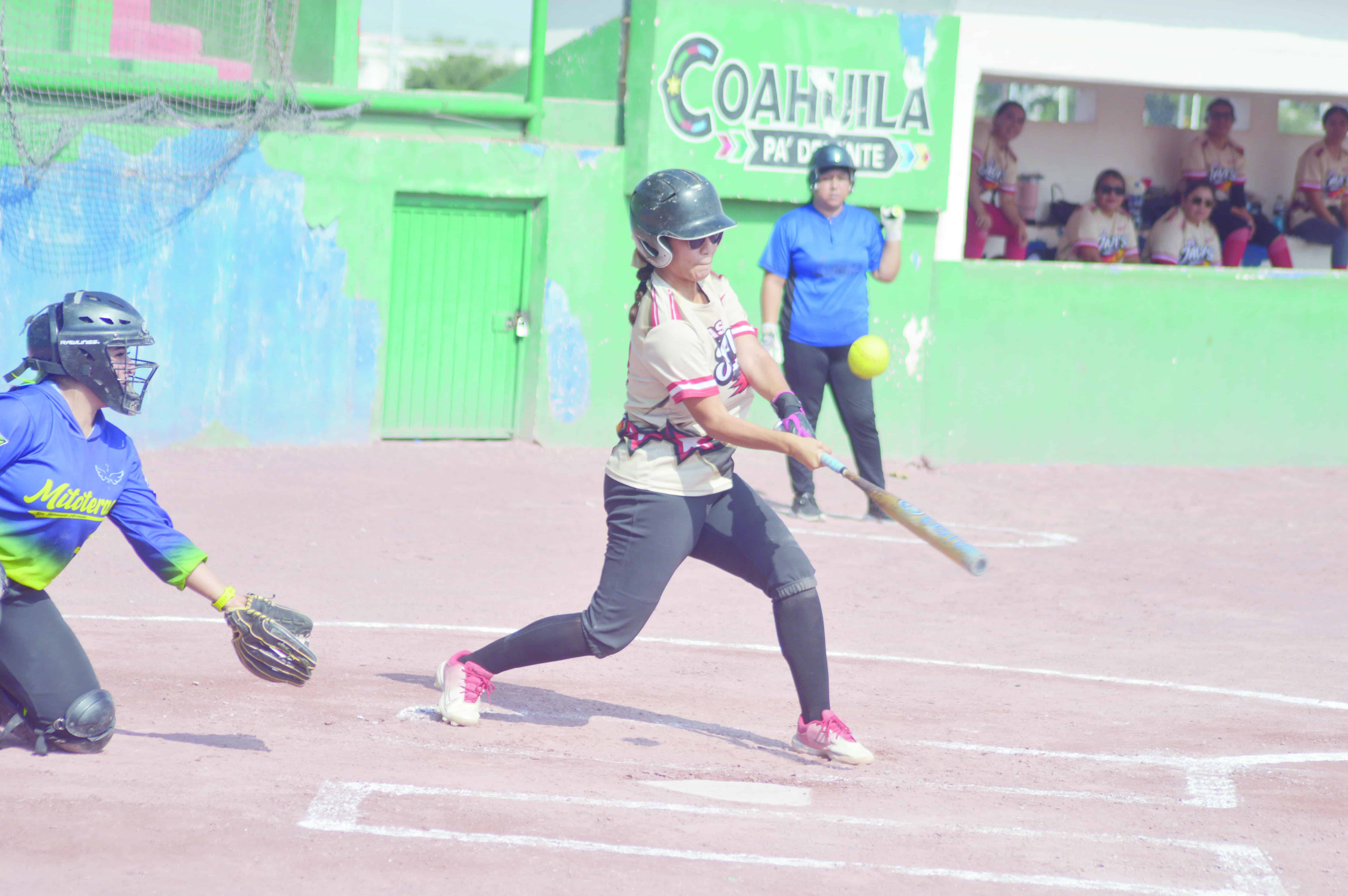 Mitoteras logran remontar y vencer a Javis: 11-6 en softbol