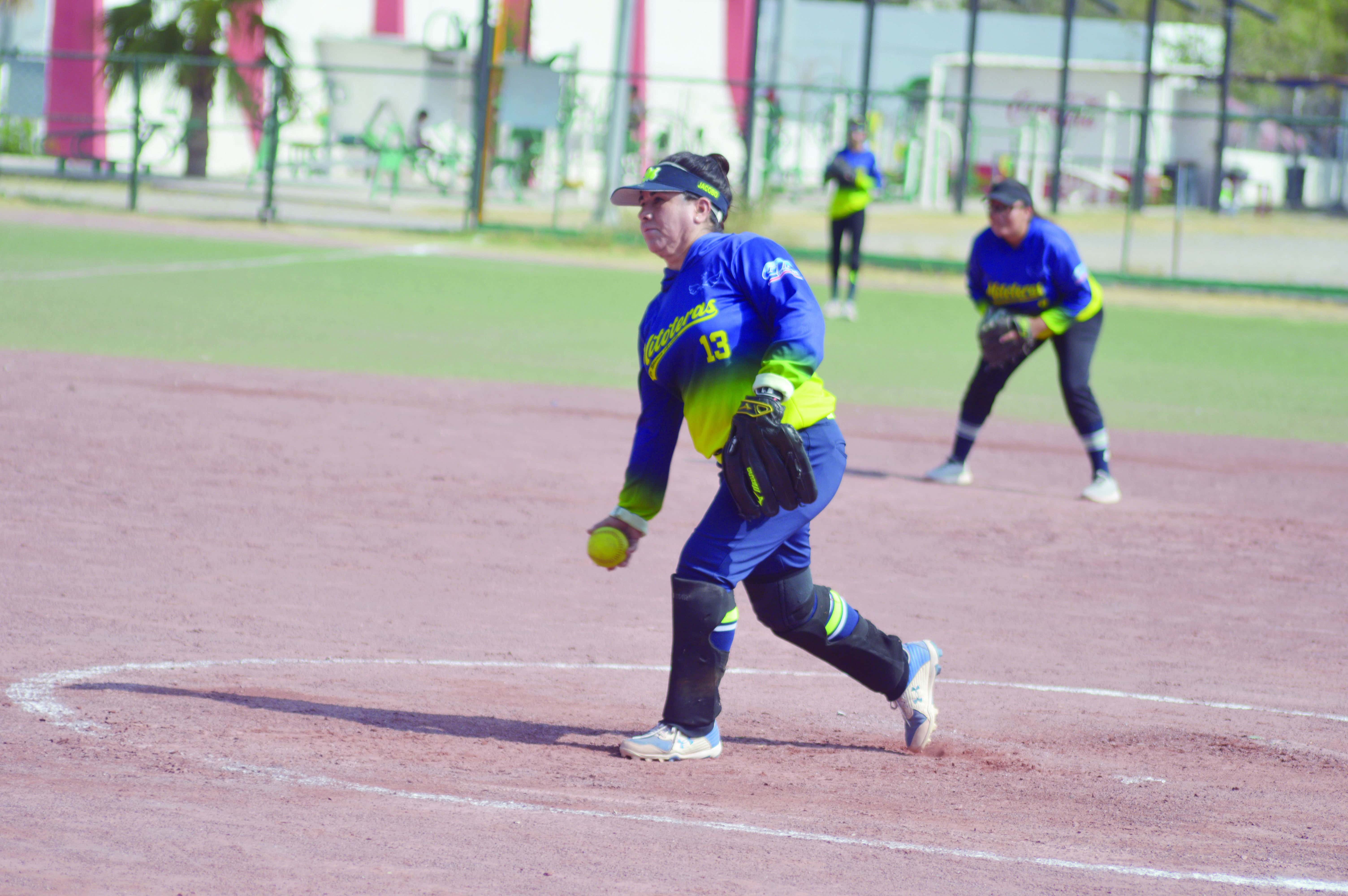 Mitoteras logran remontar y vencer a Javis: 11-6 en softbol