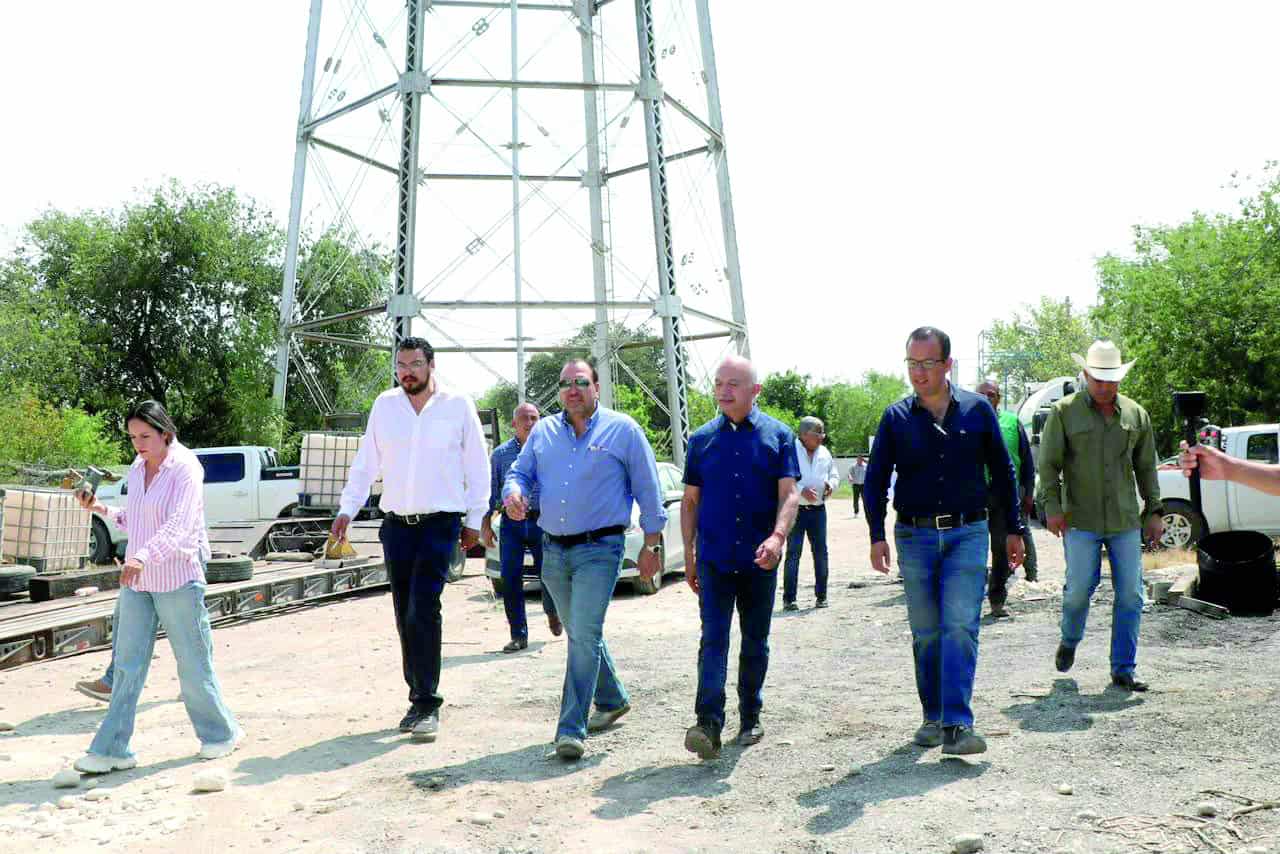 Gobierno de Manolo Jiménez Salinas atiende escasez de agua en Sabinas