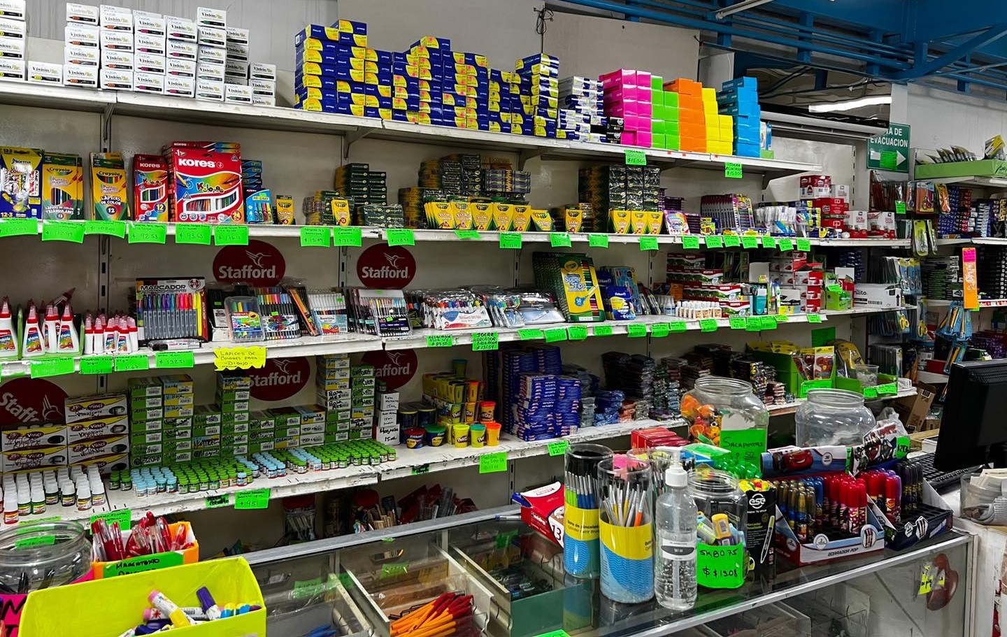 Mantienen ventas por regreso a clases