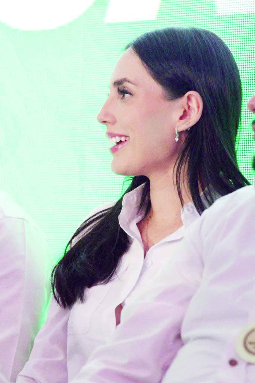 Galardonan a Karla Romo como Mujer Joven priista
