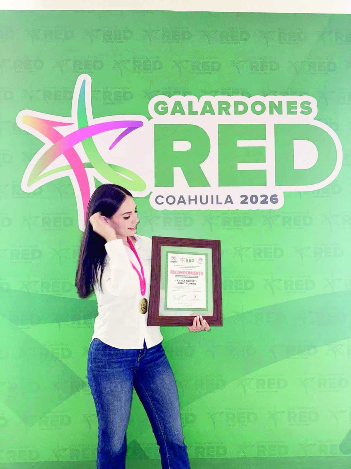 Galardonan a Karla Romo como Mujer Joven priista