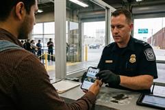 CBP revisa dispositivos electrónicos al ingresar a Estados Unidos CBP revisa dispositivos electrónicos al ingresar a Estados Unidos