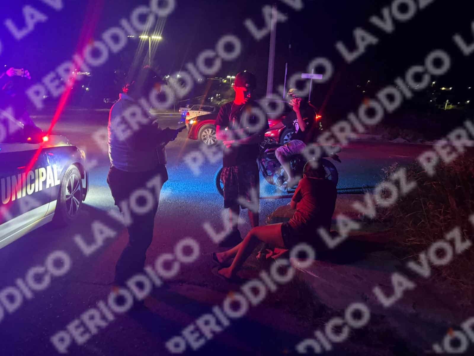 Choca cami&oacute;n a moto y se da a la fuga
