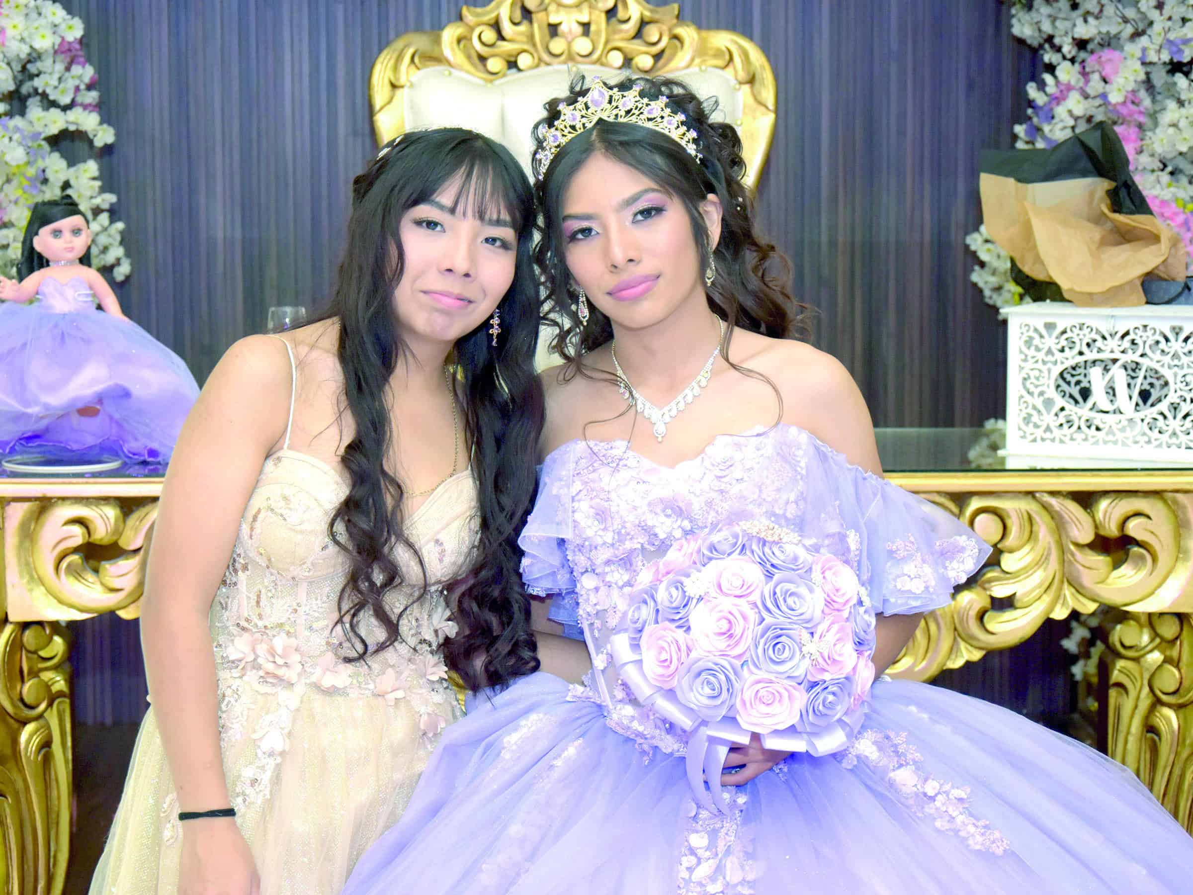 Familia y amigos acompa&ntilde;an a Katherine Hern&aacute;ndez en su celebraci&oacute;n de XV a&ntilde;os