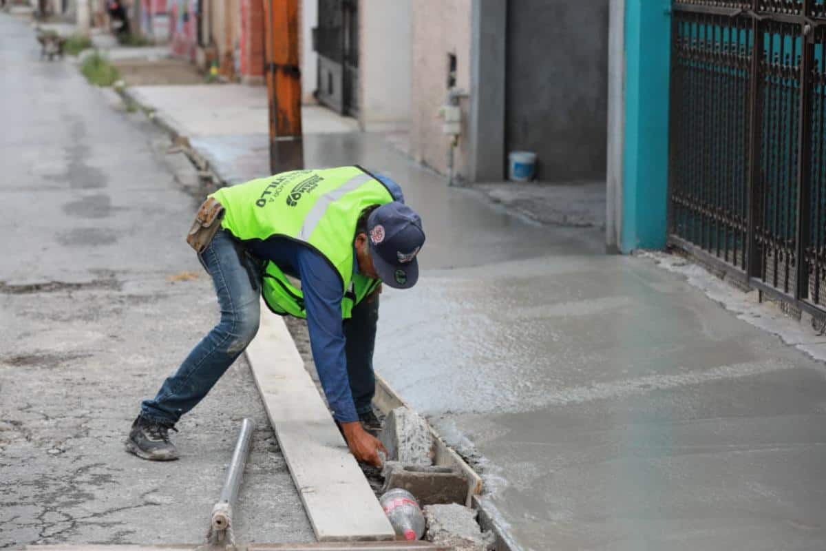 Gobierno de Saltillo realiza limpieza profunda en vialidades