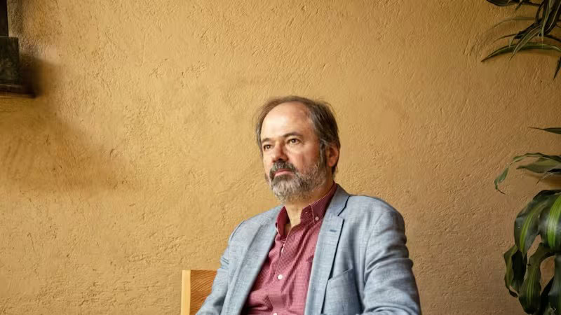 Juan Villoro advierte: coeficiente intelectual cae por la IA