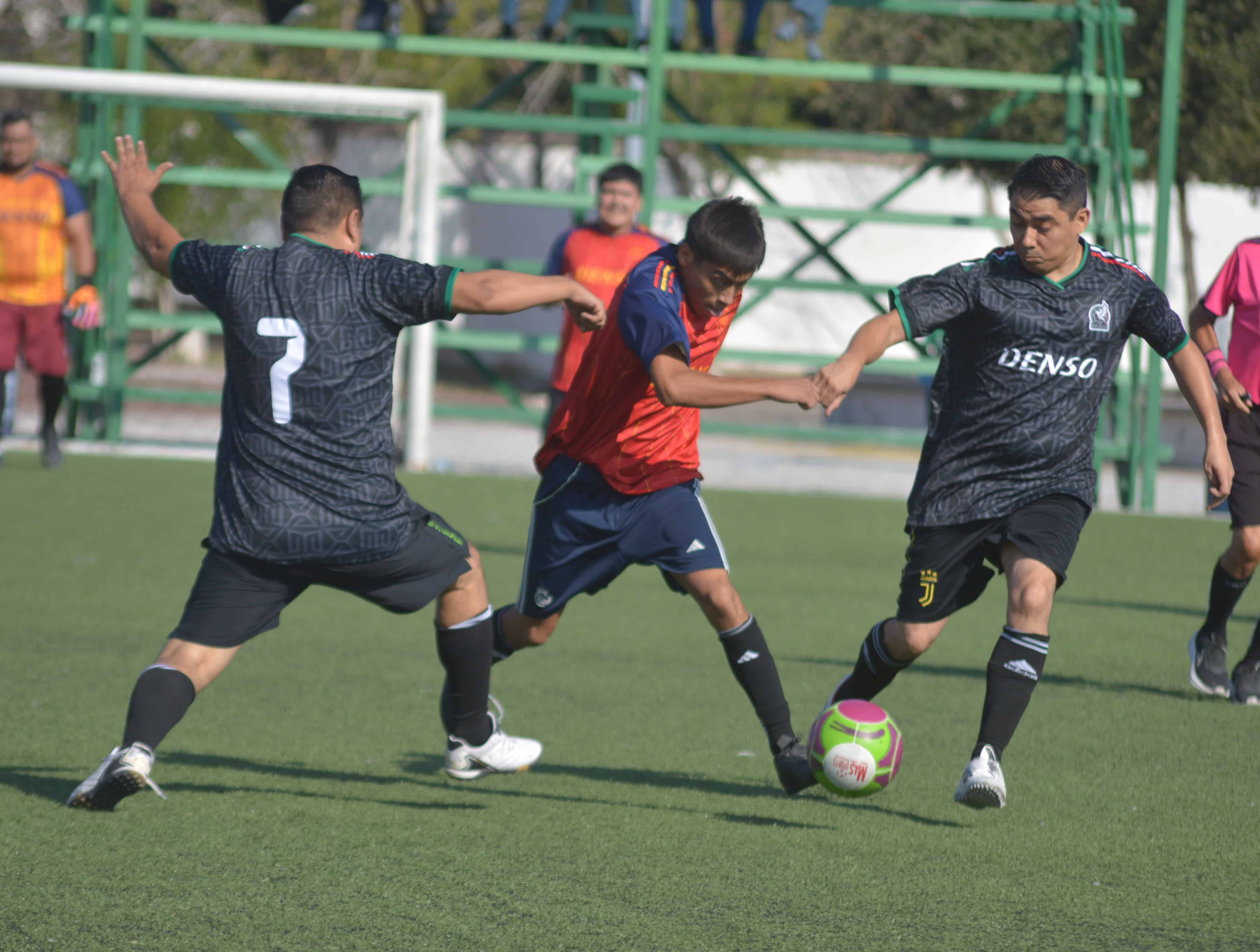 Lobos golea 8-0 a Perrines en Denso: Sergio Obreg&oacute;n brilla