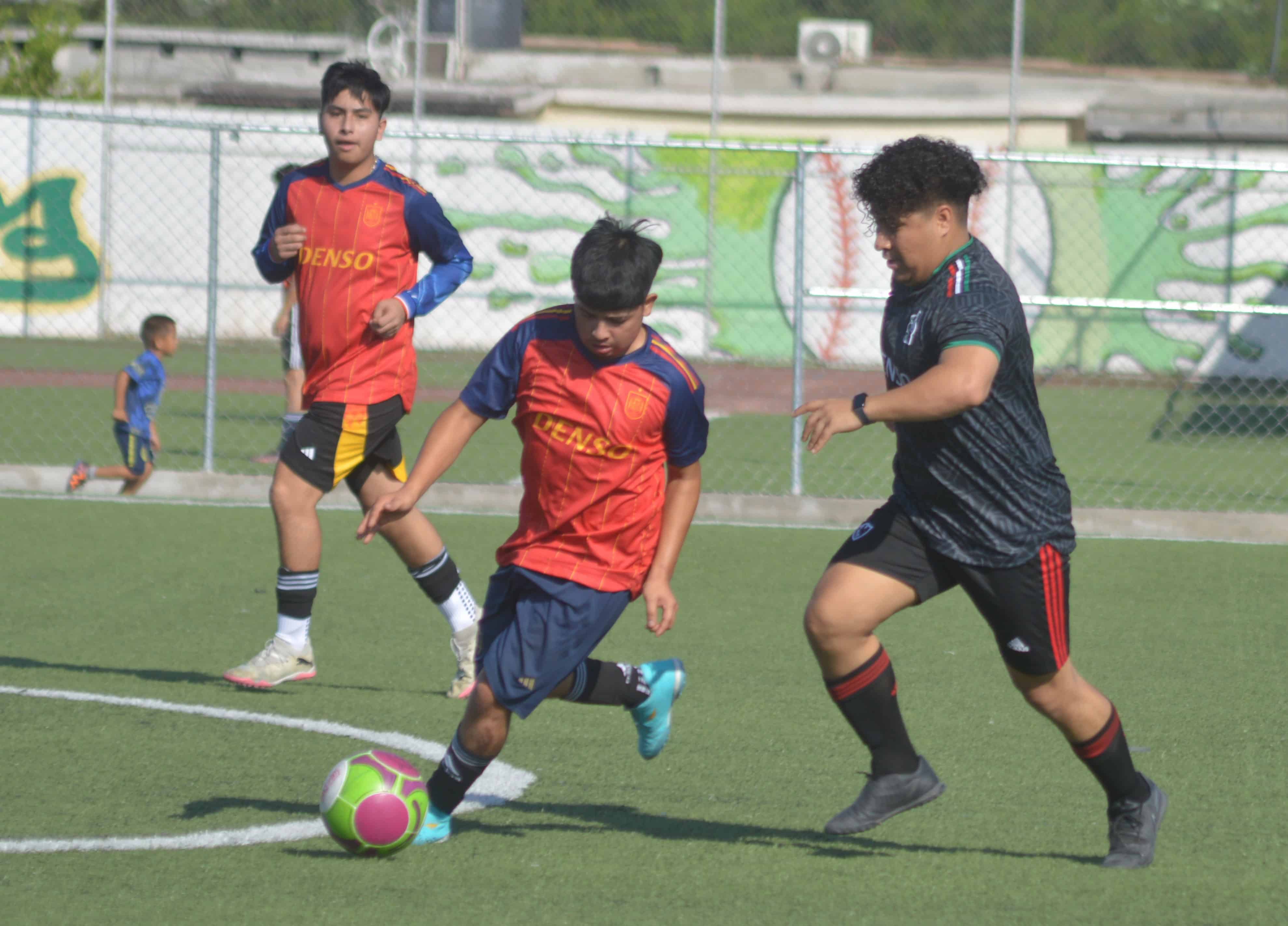 Lobos golea 8-0 a Perrines en Denso: Sergio Obreg&oacute;n brilla