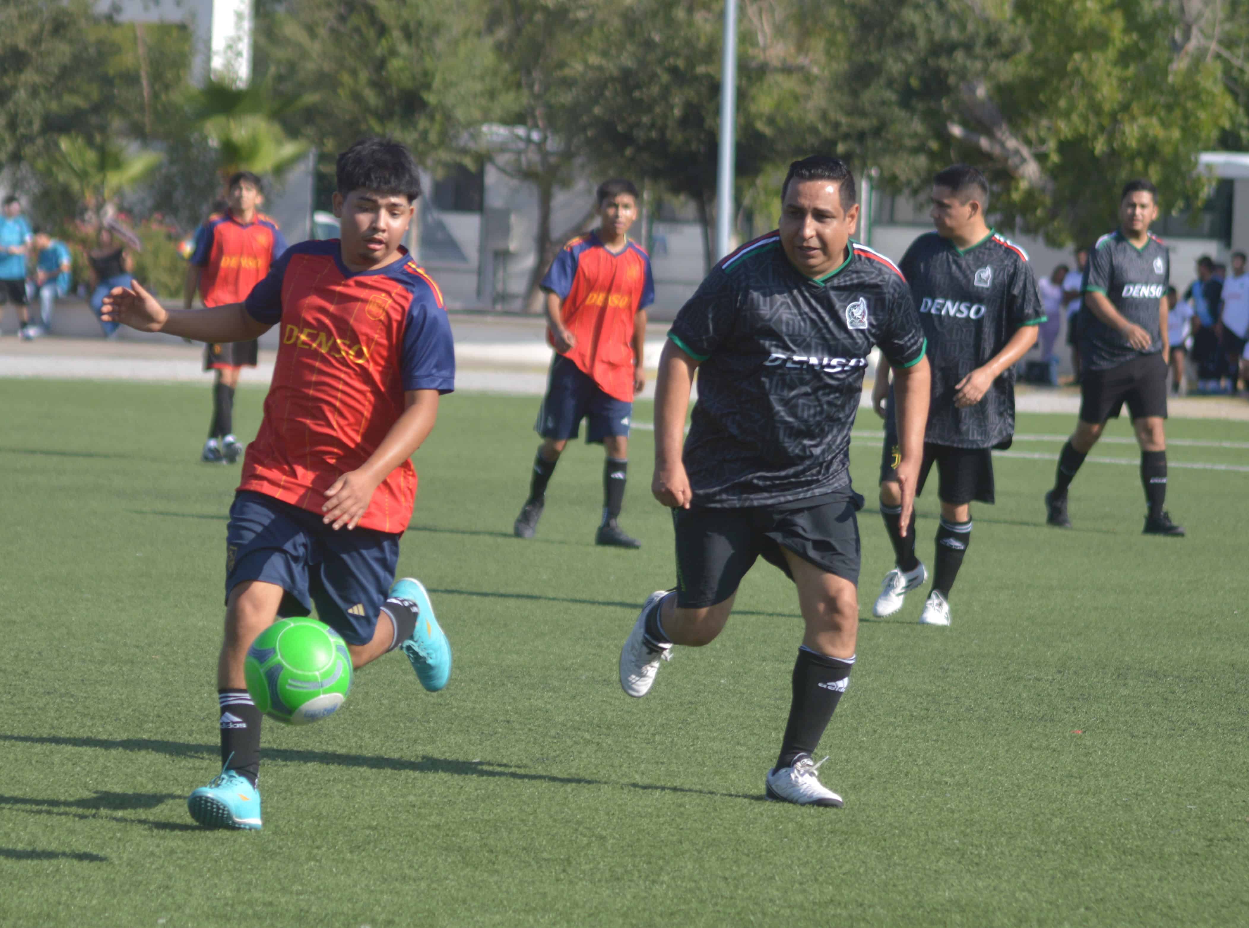 Lobos golea 8-0 a Perrines en Denso: Sergio Obreg&oacute;n brilla