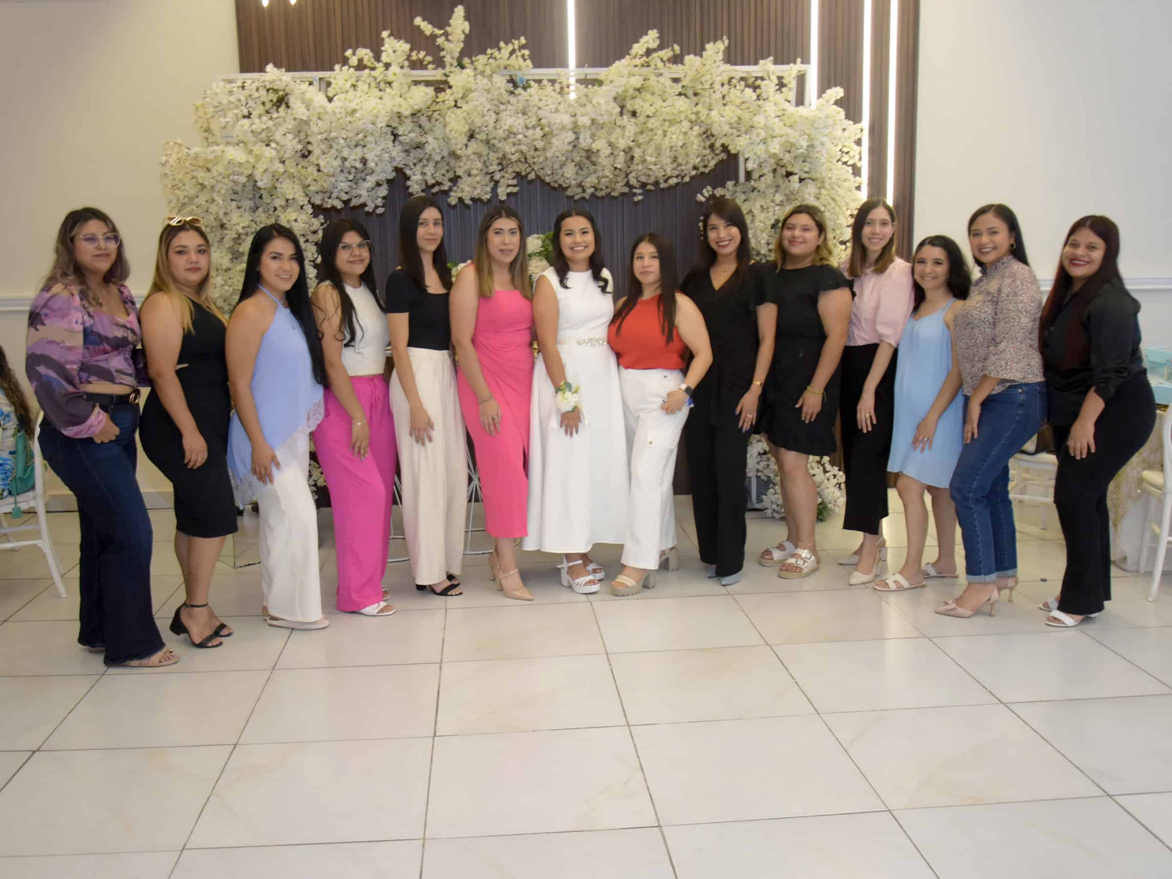 Emotiva despedida de soltera para Littzy S&aacute;nchez antes de su boda