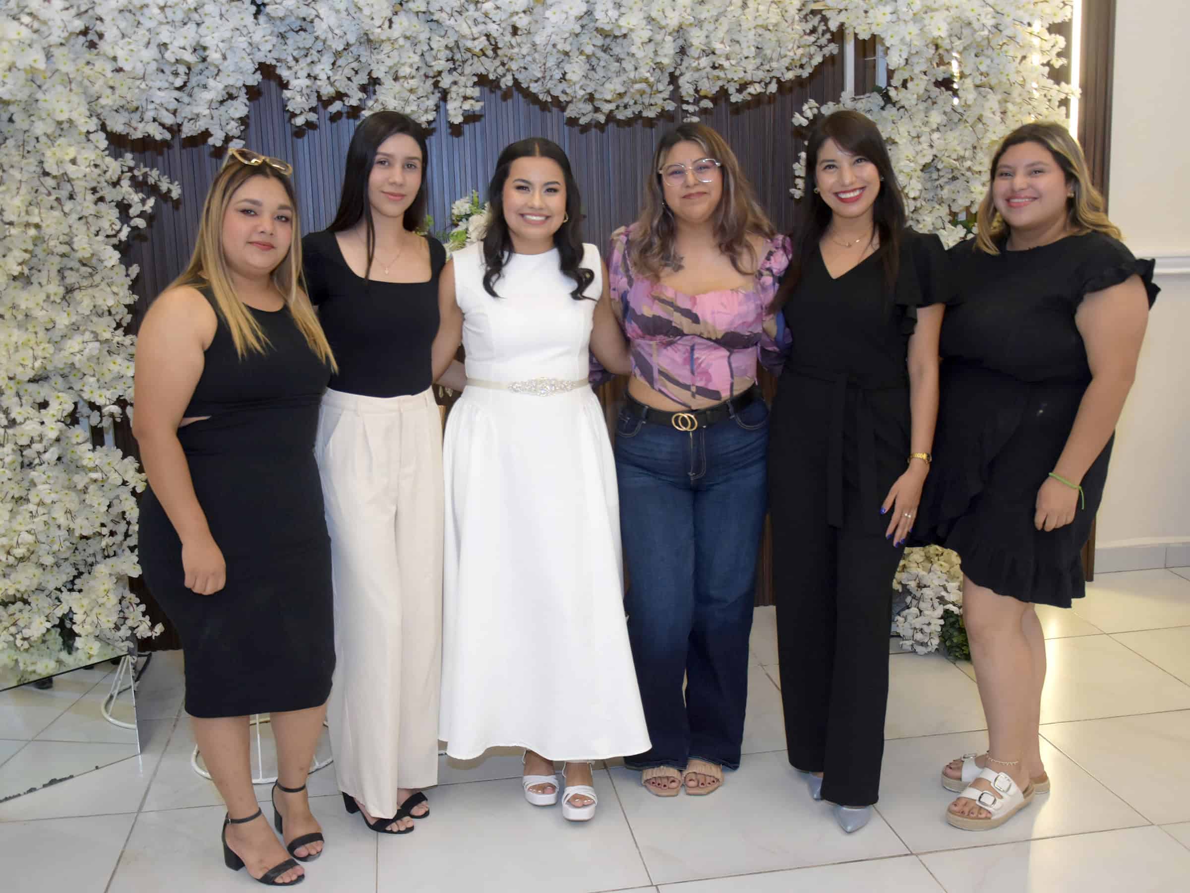 Emotiva despedida de soltera para Littzy S&aacute;nchez antes de su boda