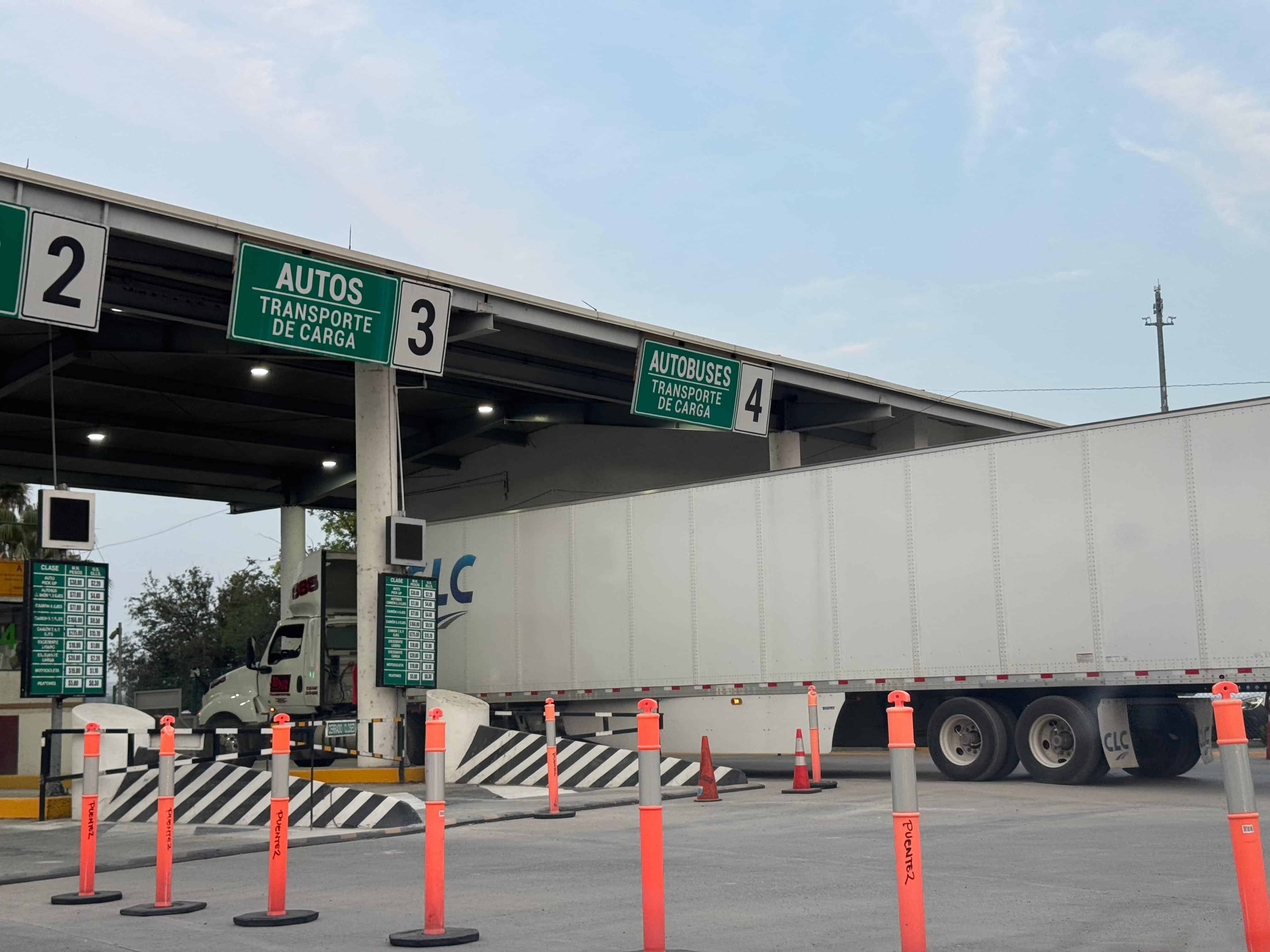 Restringen cruce de camiones vacíos por Piedras Negras