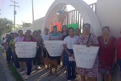 Cierran escuela Leona Vicario por demanda de madres de familia