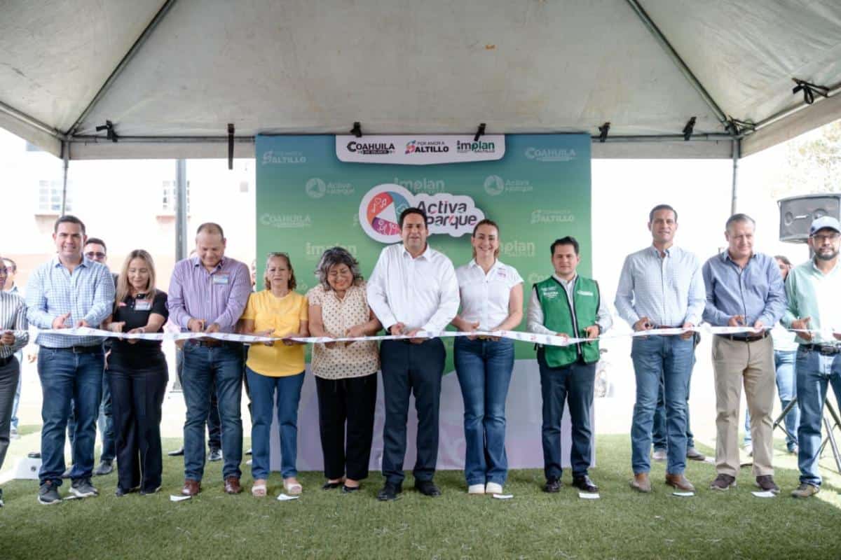 Javier D&iacute;az Gonz&aacute;lez entrega rehabilitaci&oacute;n de plaza en Saltillo