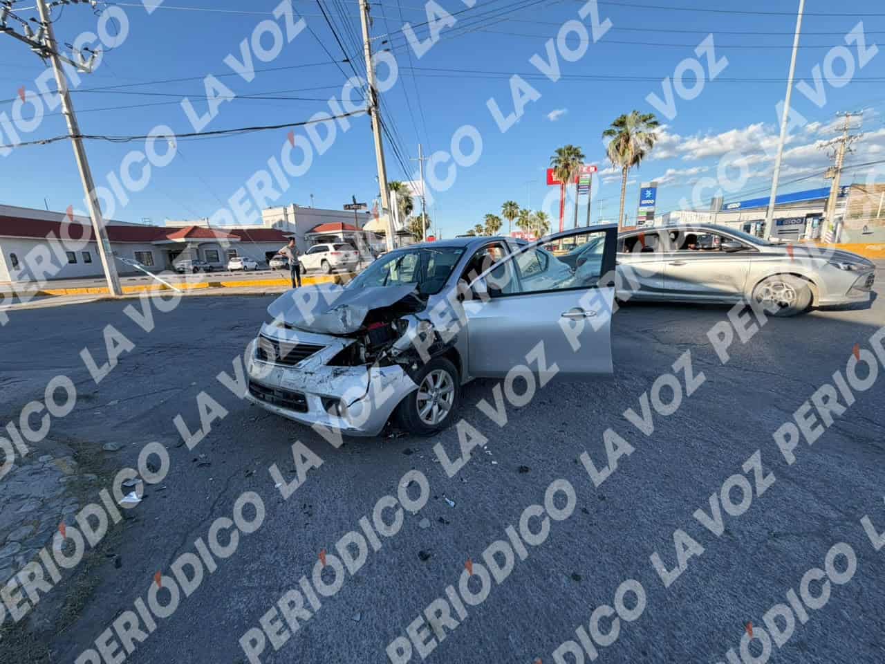 Accidente en Monclova: choque entre Jeep y Nissan Versa deja da&ntilde;os