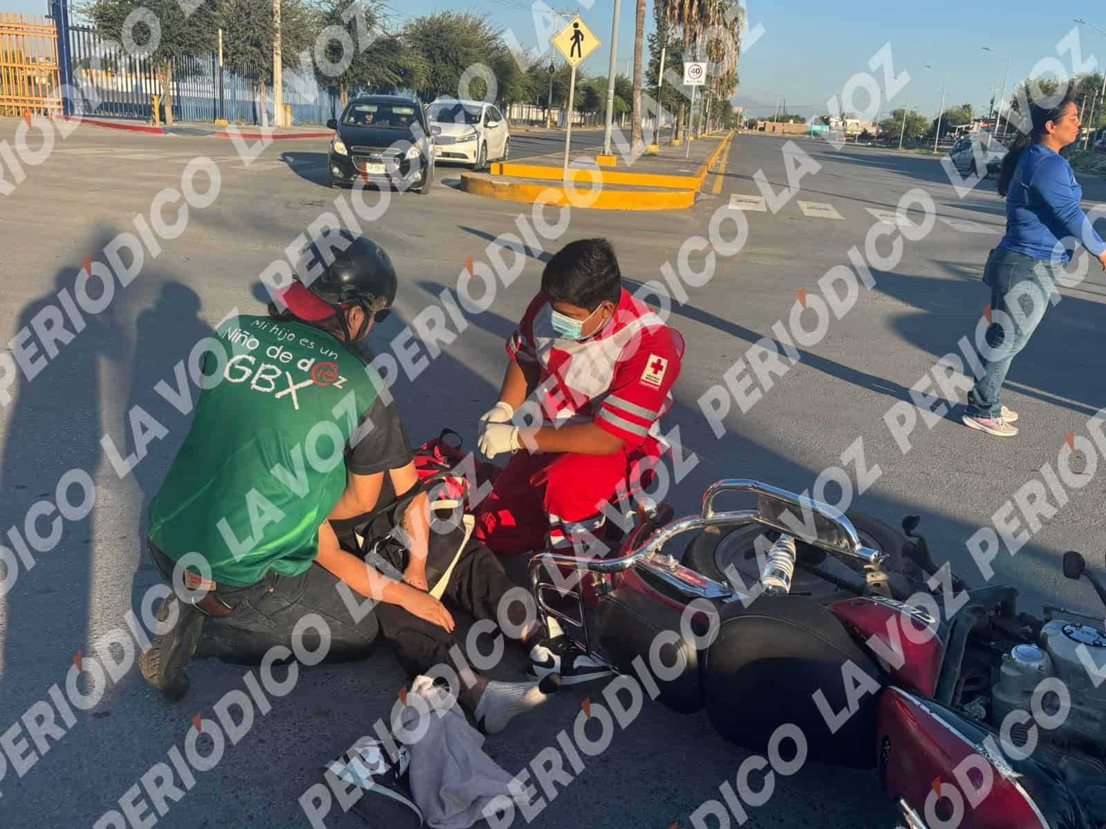 Accidente de motocicleta en Monclova deja a pareja hospitalizada