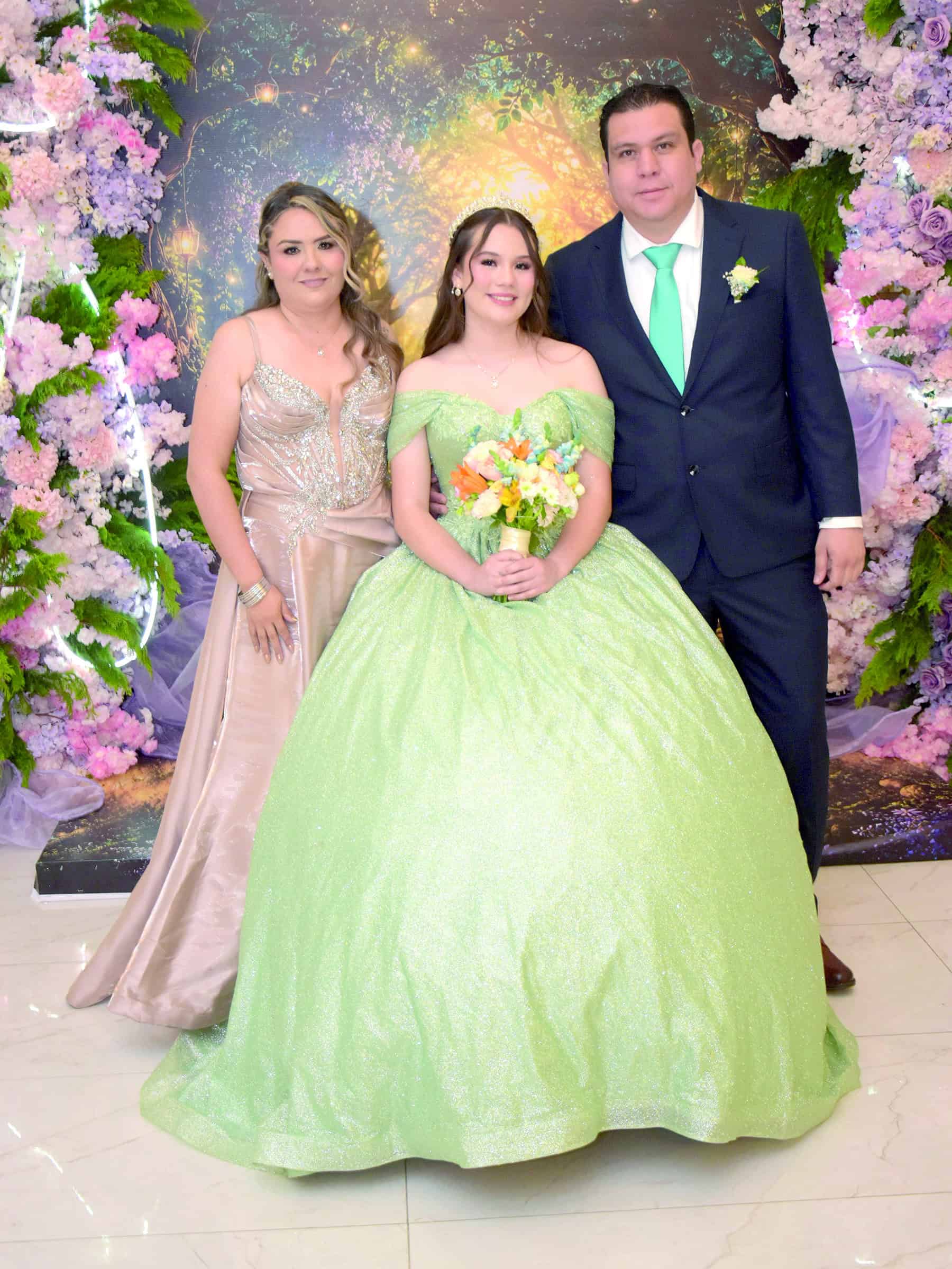 Alisson Salinas celebra sus quince a&ntilde;os: emotiva ceremonia