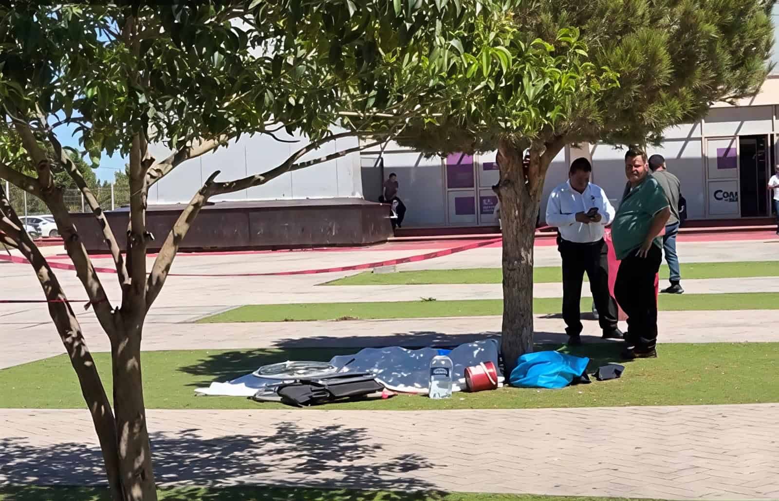 Hombre hondureño fallece en la explanada del Hospital General de Saltillo