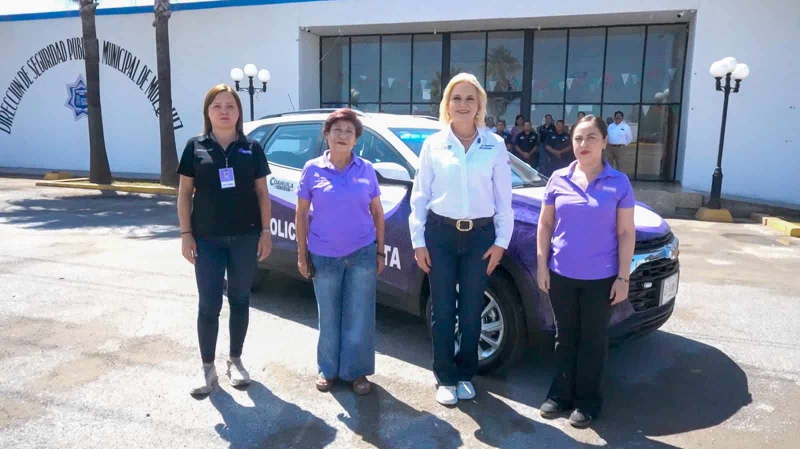 Laura Jiménez entrega patrulla violeta para mujeres en Múzquiz