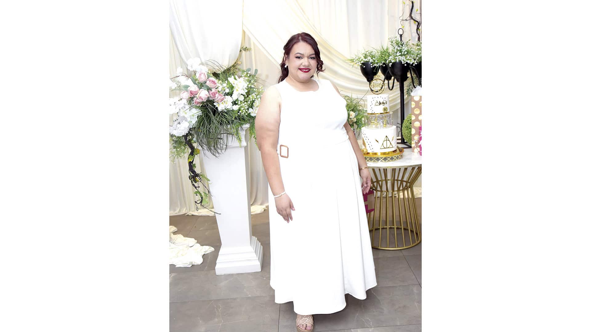 Laura Fuentes celebra su despedida de soltera rodeada de familia