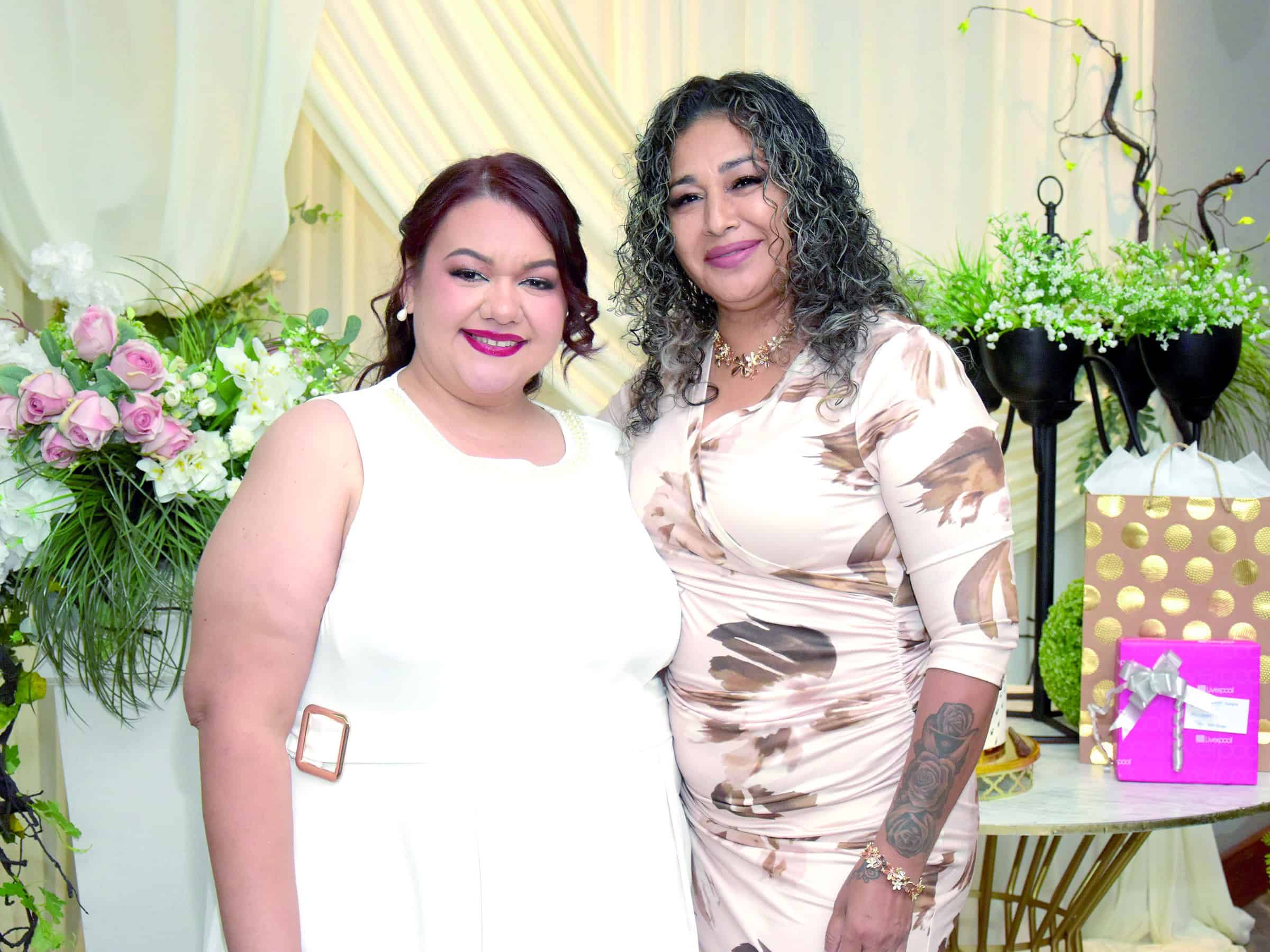 Laura Fuentes celebra su despedida de soltera rodeada de familia