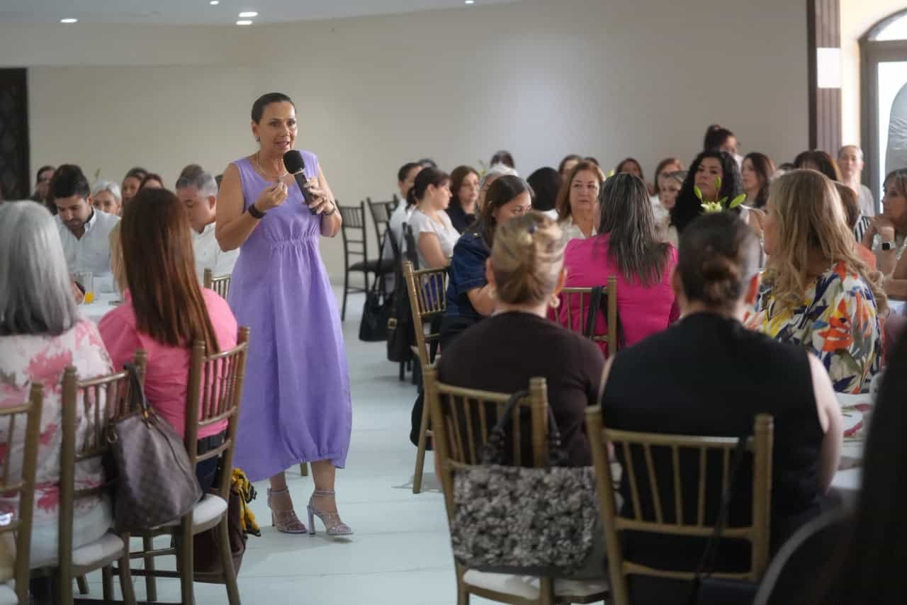 Gabriel Elizondo y Liliana Salinas dialogan con mujeres en Piedras Negras Gabriel Elizondo y Liliana Salinas dialogan con mujeres en Piedras Negras
