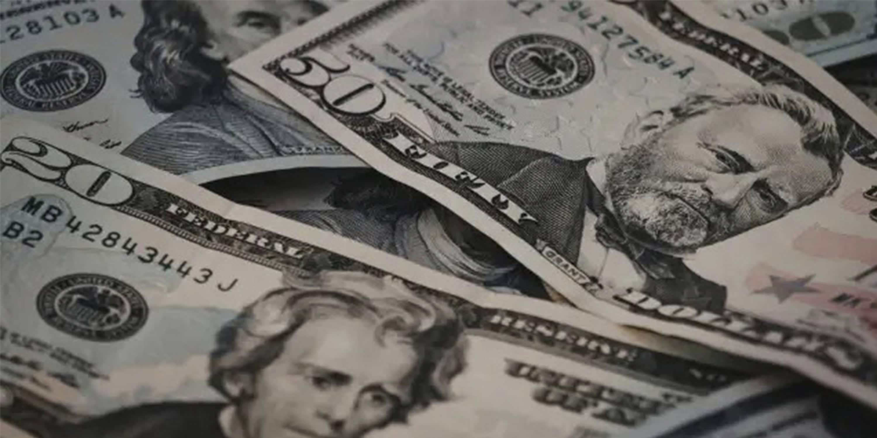 Tipo de cambio del peso mexicano baja de 17 unidades por d&oacute;lar