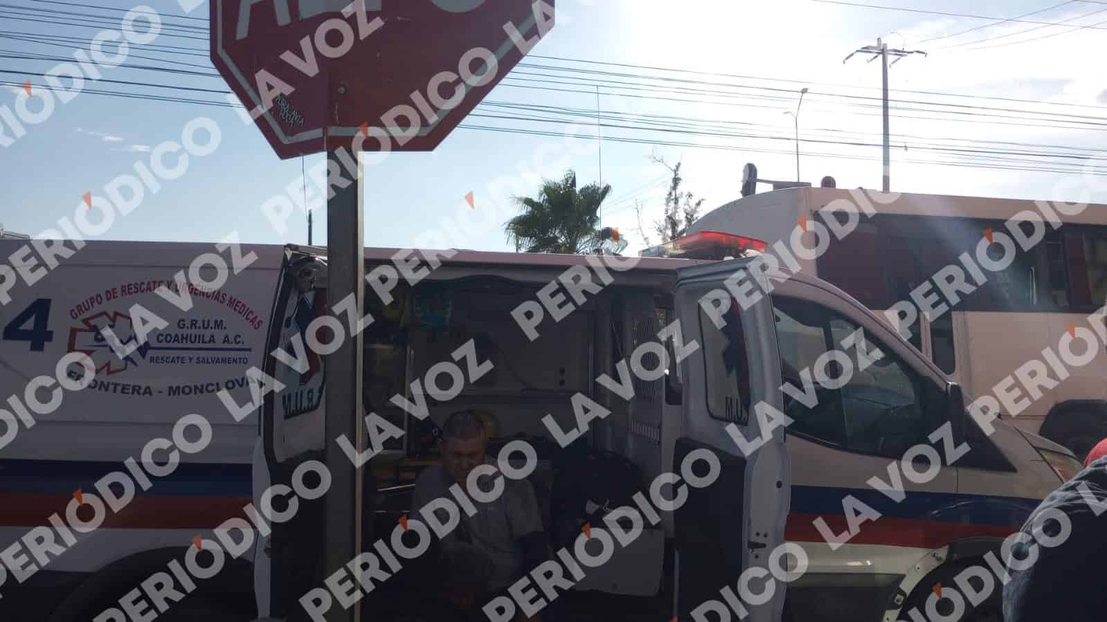 Motociclista y su hijo resultan lesionados en accidente en Frontera
