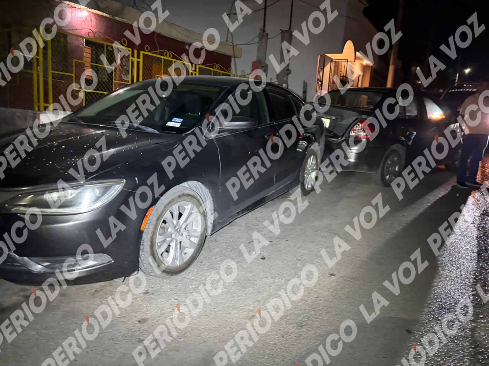 Monclova: choque entre Nissan Tiida y Chrysler 200 sin conductor