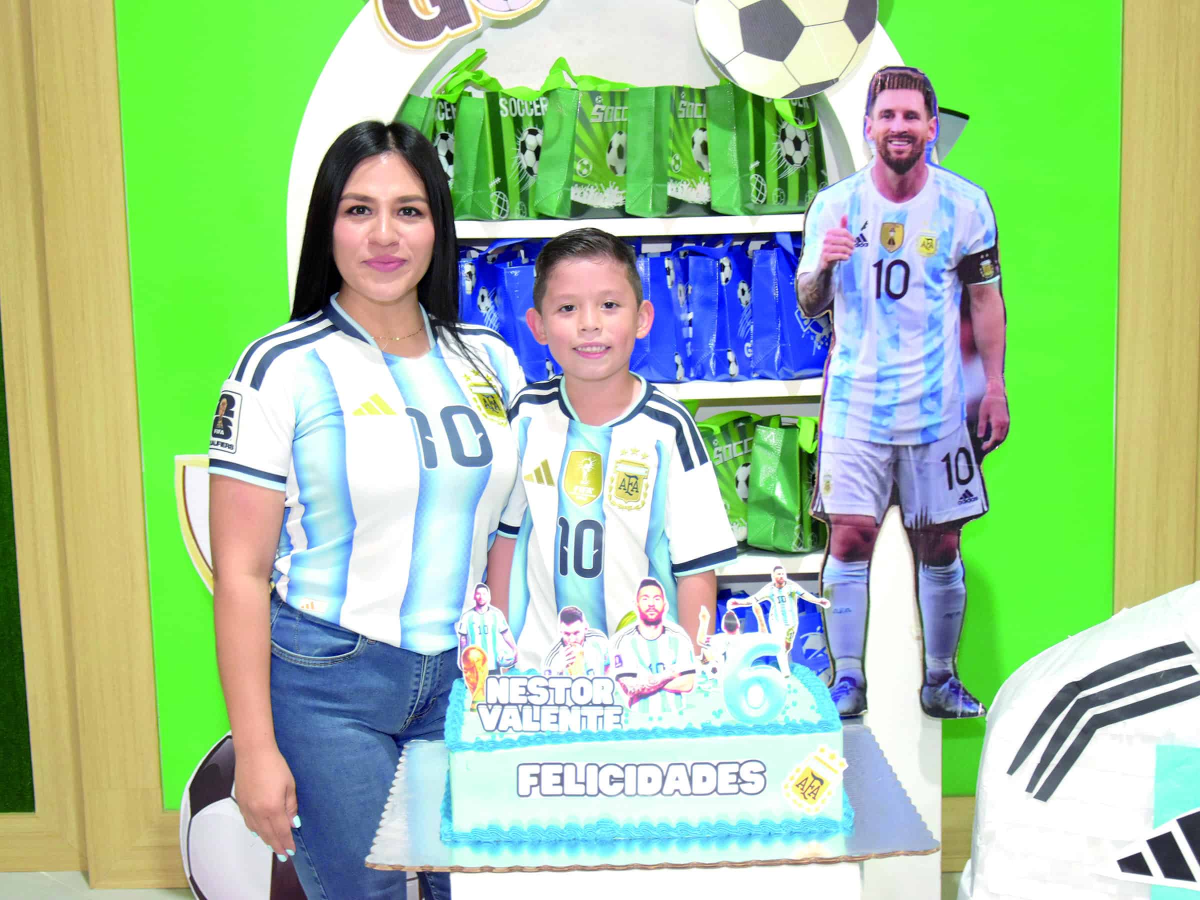 N&eacute;stor Valente celebra su cumplea&ntilde;os rodeado de amigos y familia