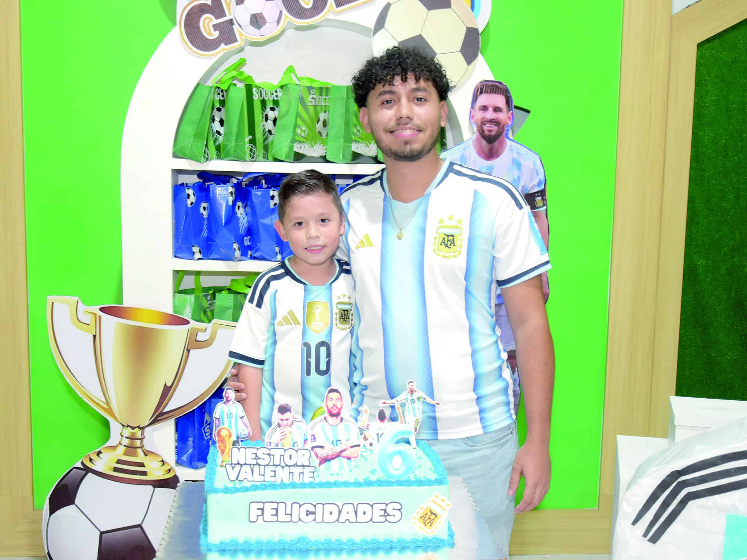 Néstor Valente celebra su cumpleaños rodeado de amigos y familia