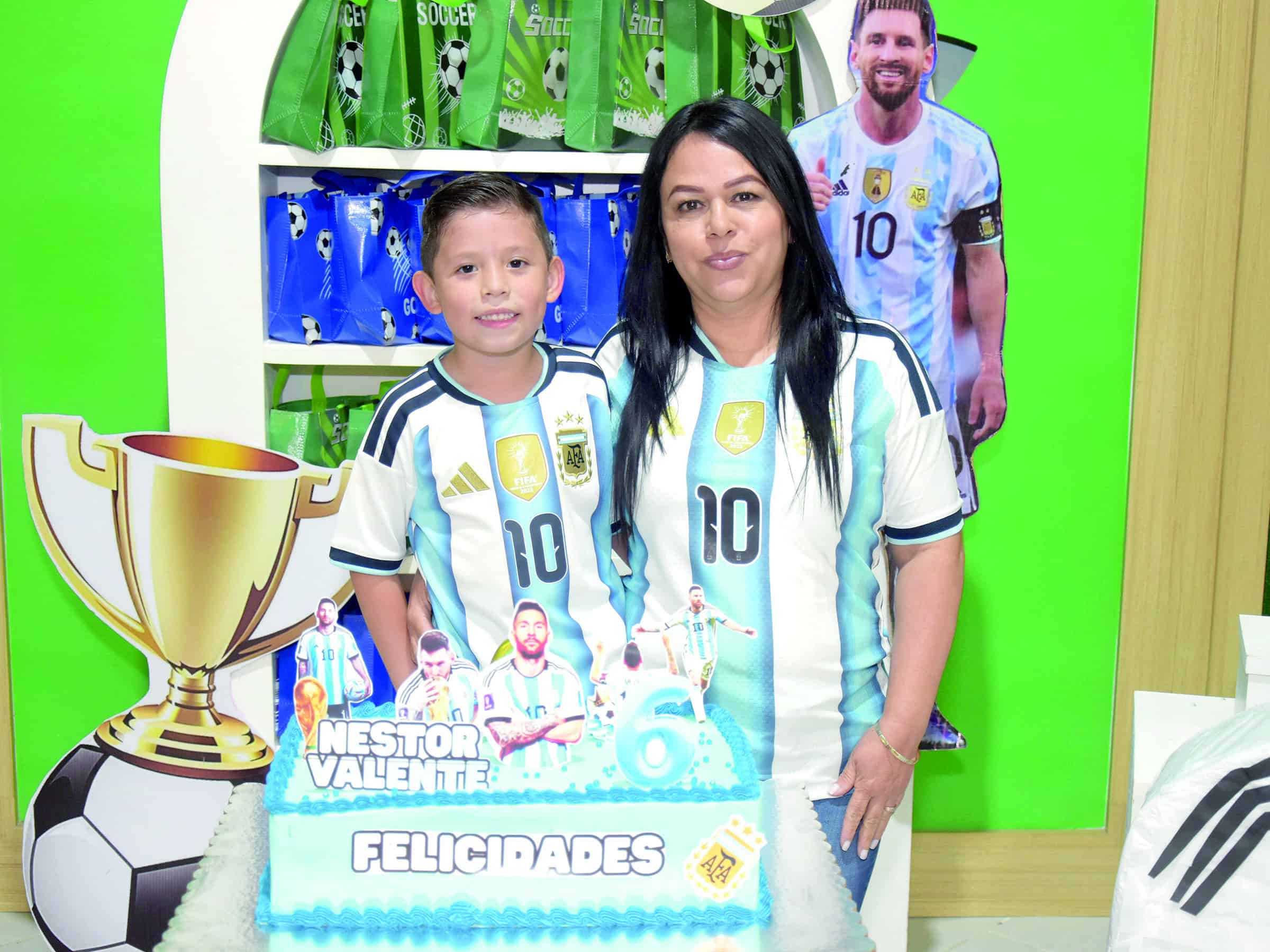 Néstor Valente celebra su cumpleaños rodeado de amigos y familia