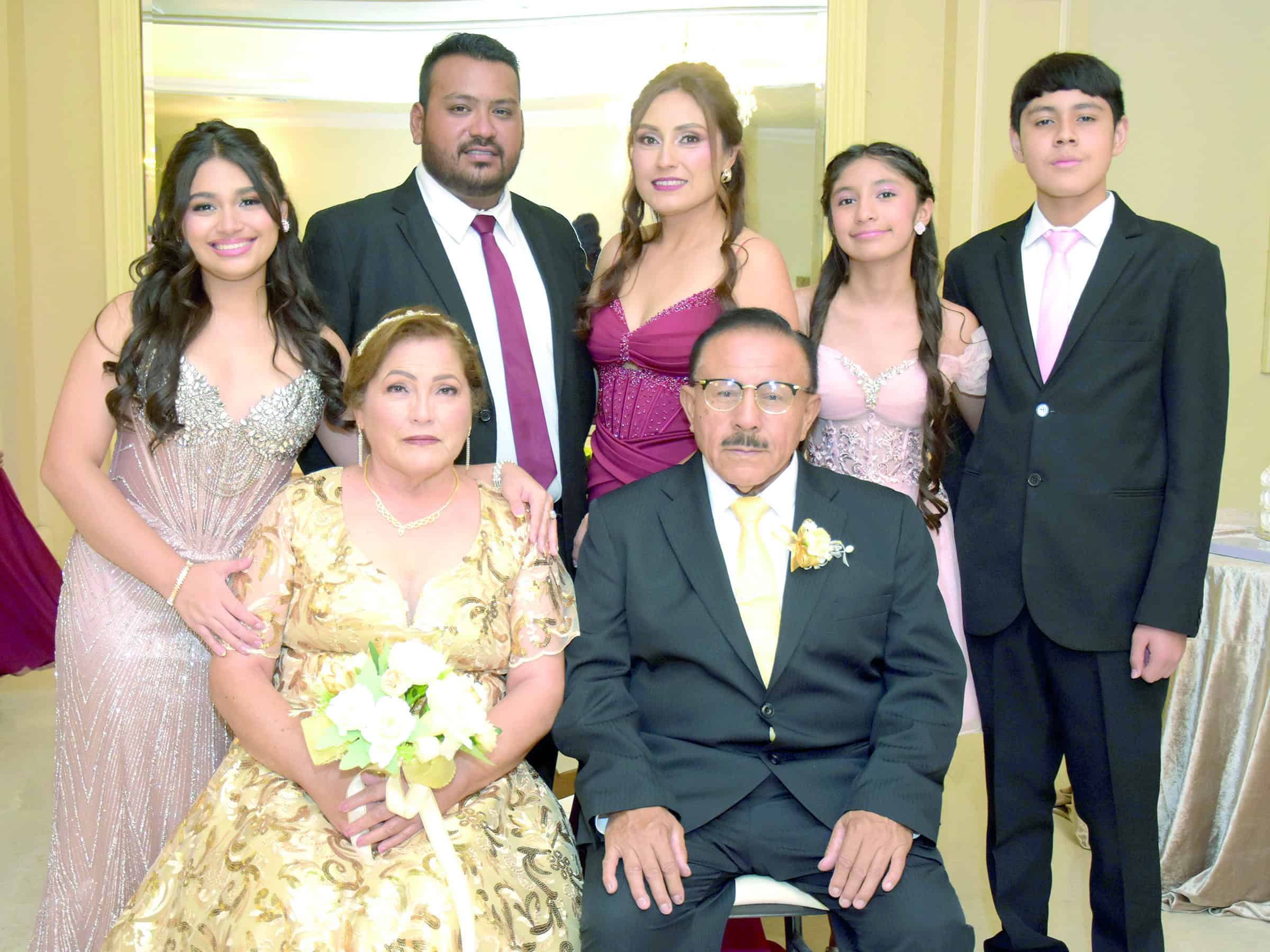 Bel&eacute;n S&aacute;nchez y Ram&oacute;n Carrillo celebran sus bodas de oro en Monclova