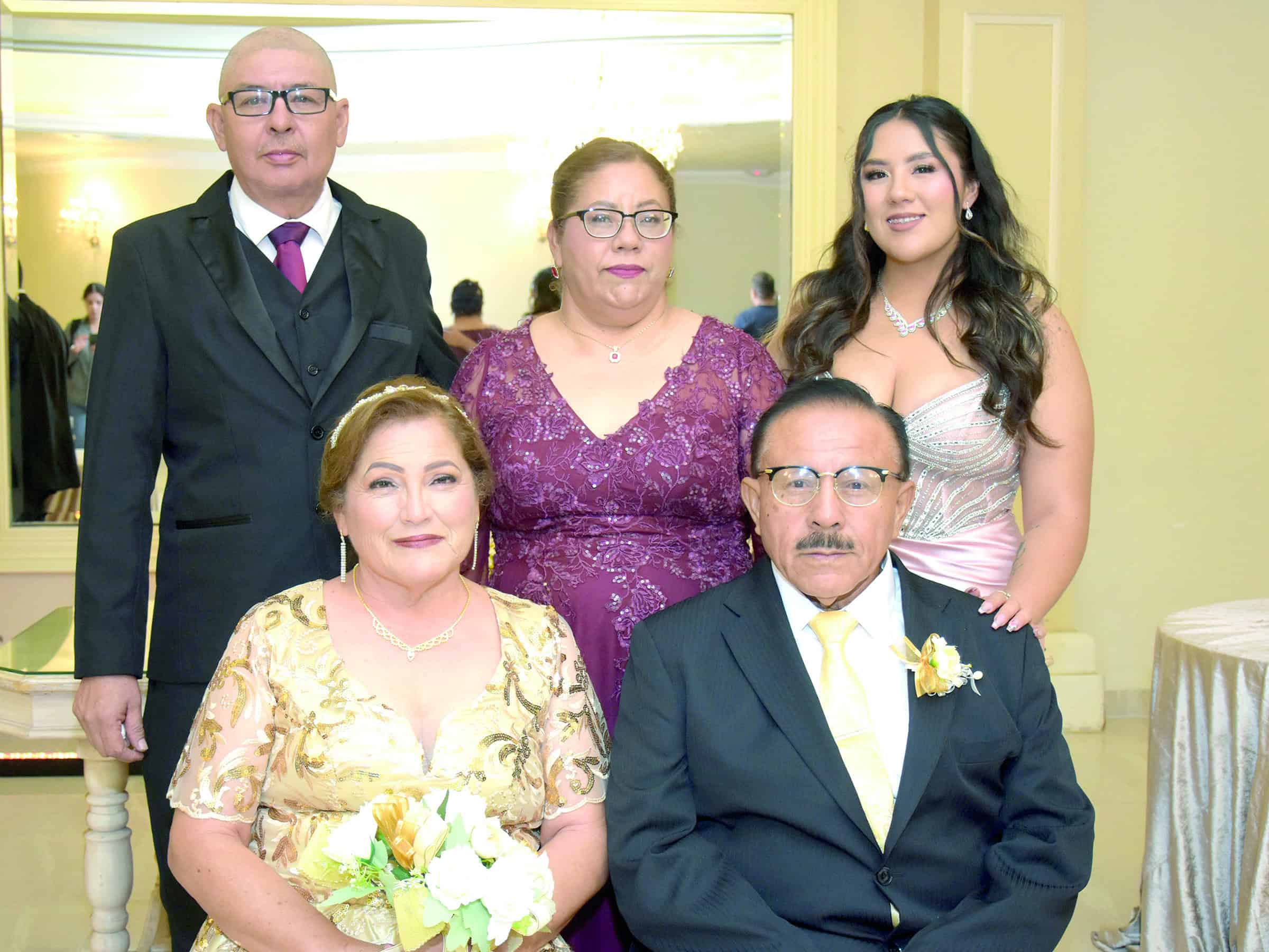 Bel&eacute;n S&aacute;nchez y Ram&oacute;n Carrillo celebran sus bodas de oro en Monclova