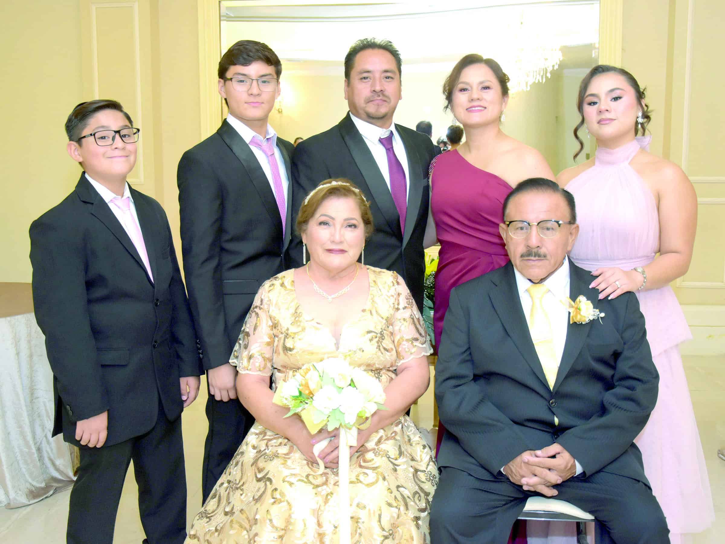 Bel&eacute;n S&aacute;nchez y Ram&oacute;n Carrillo celebran sus bodas de oro en Monclova