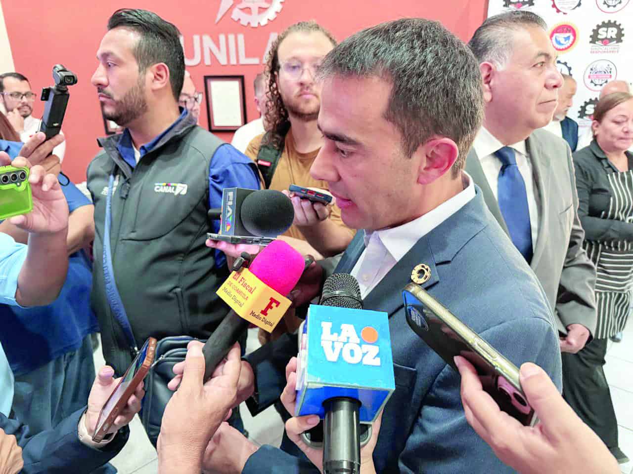 Arturo Reveles advierte sobre el gasto público en Coahuila para 2027