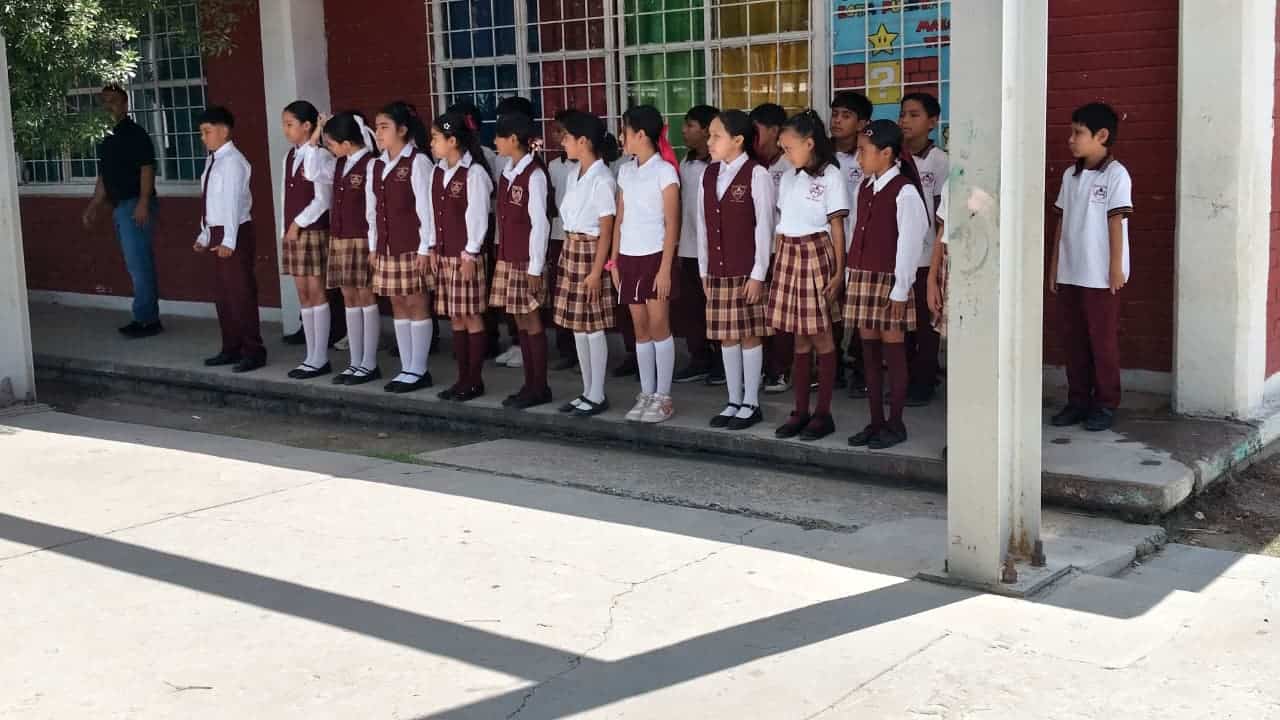 Educación y derechos de la niñez destacan durante honores a la bandera en Nava Educación y derechos de la niñez destacan durante honores a la bandera en Nava