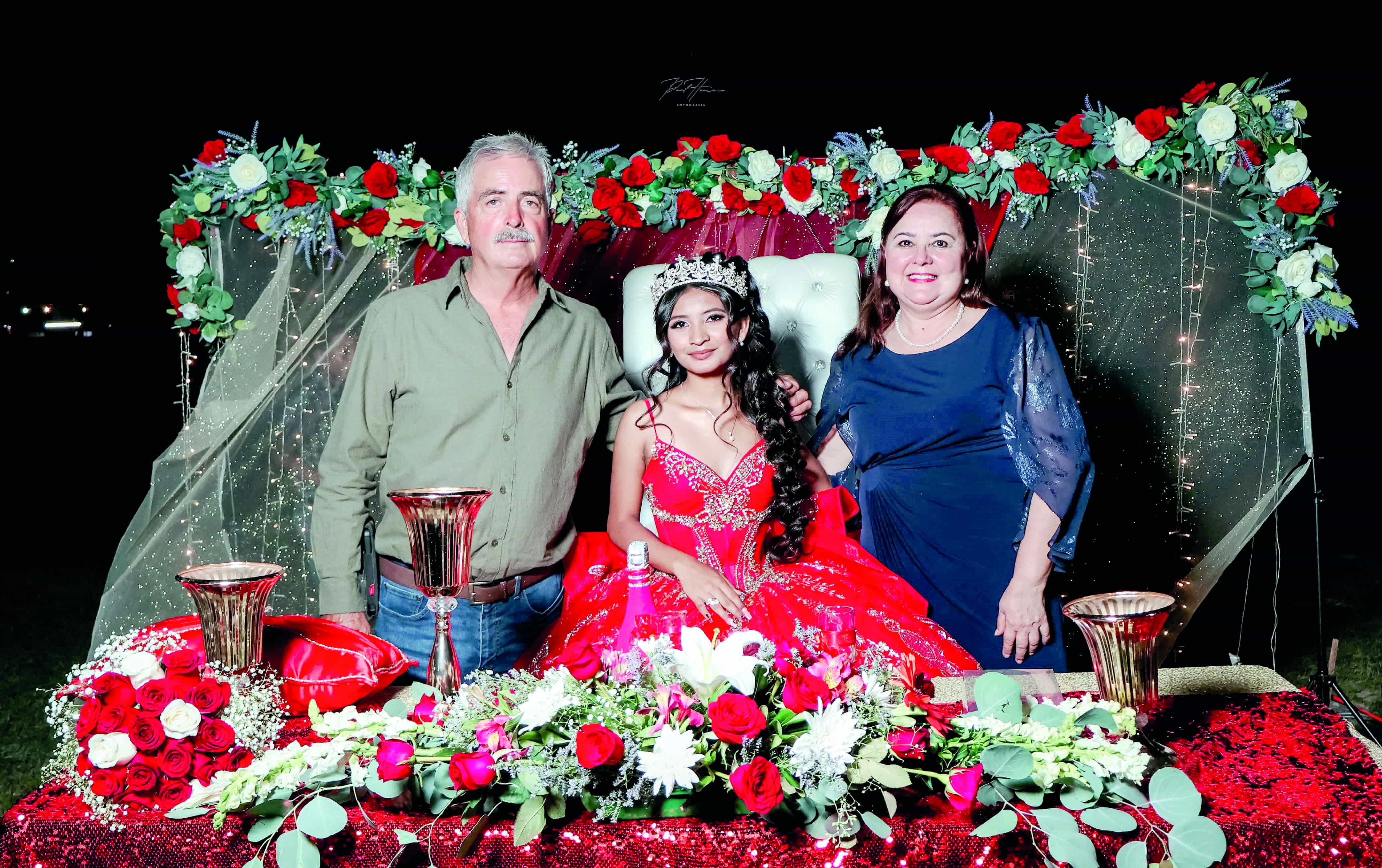 &iexcl;Noche De Ensue&ntilde;o En Casa Roni! Genesis Brilla En Sus Xv A&ntilde;os Rodeada De Amor Y Distinguidas Personalidades