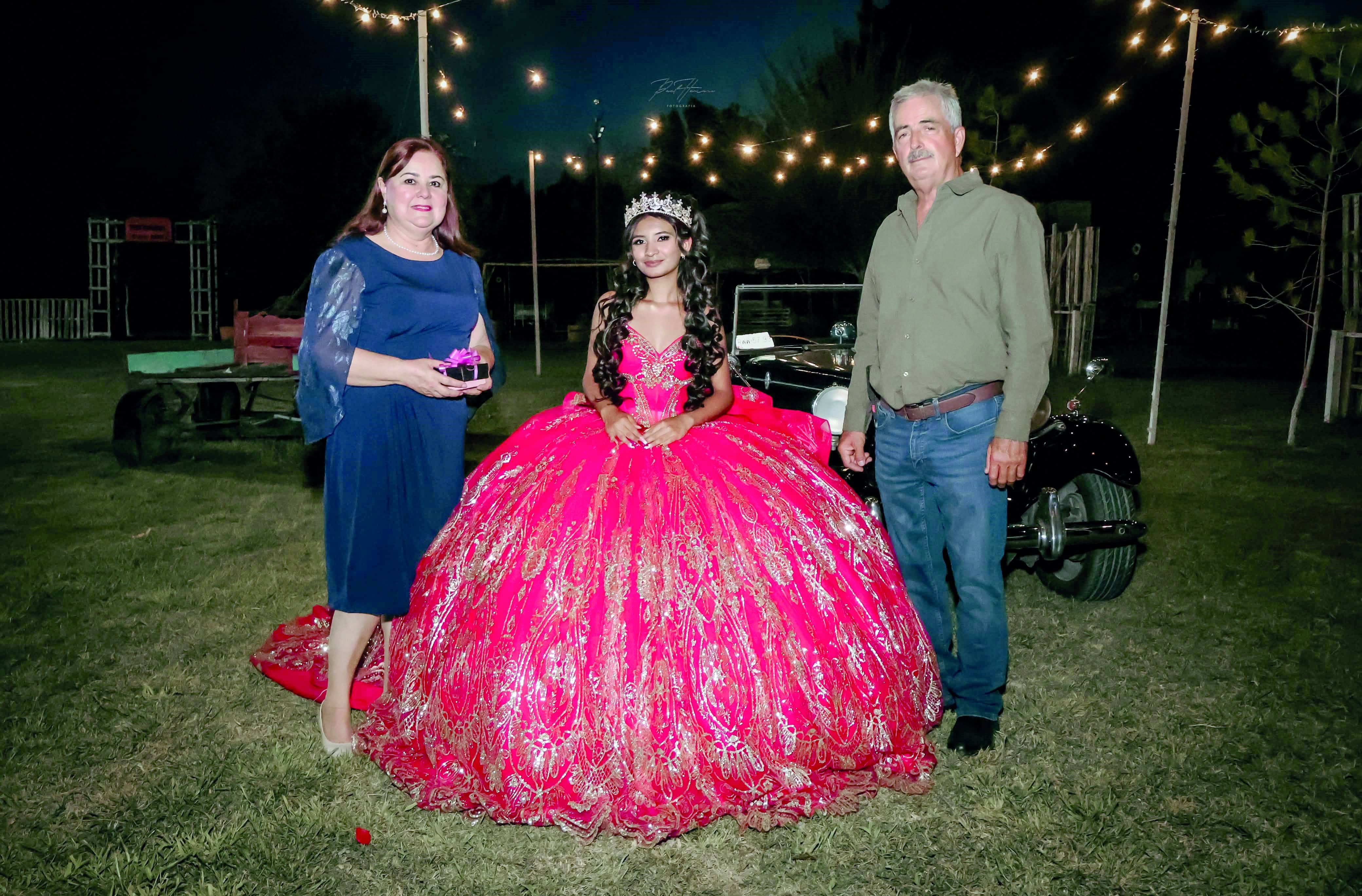 &iexcl;Noche De Ensue&ntilde;o En Casa Roni! Genesis Brilla En Sus Xv A&ntilde;os Rodeada De Amor Y Distinguidas Personalidades