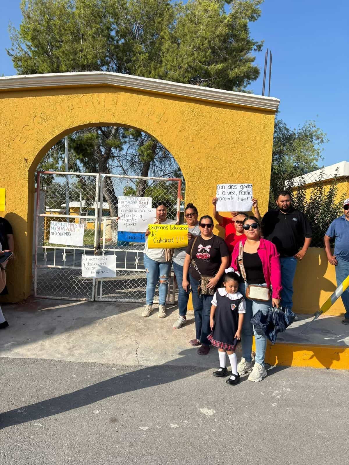 Madres de familia reabren la Escuela Primaria Miguel Hidalgo y Costilla en Abasolo