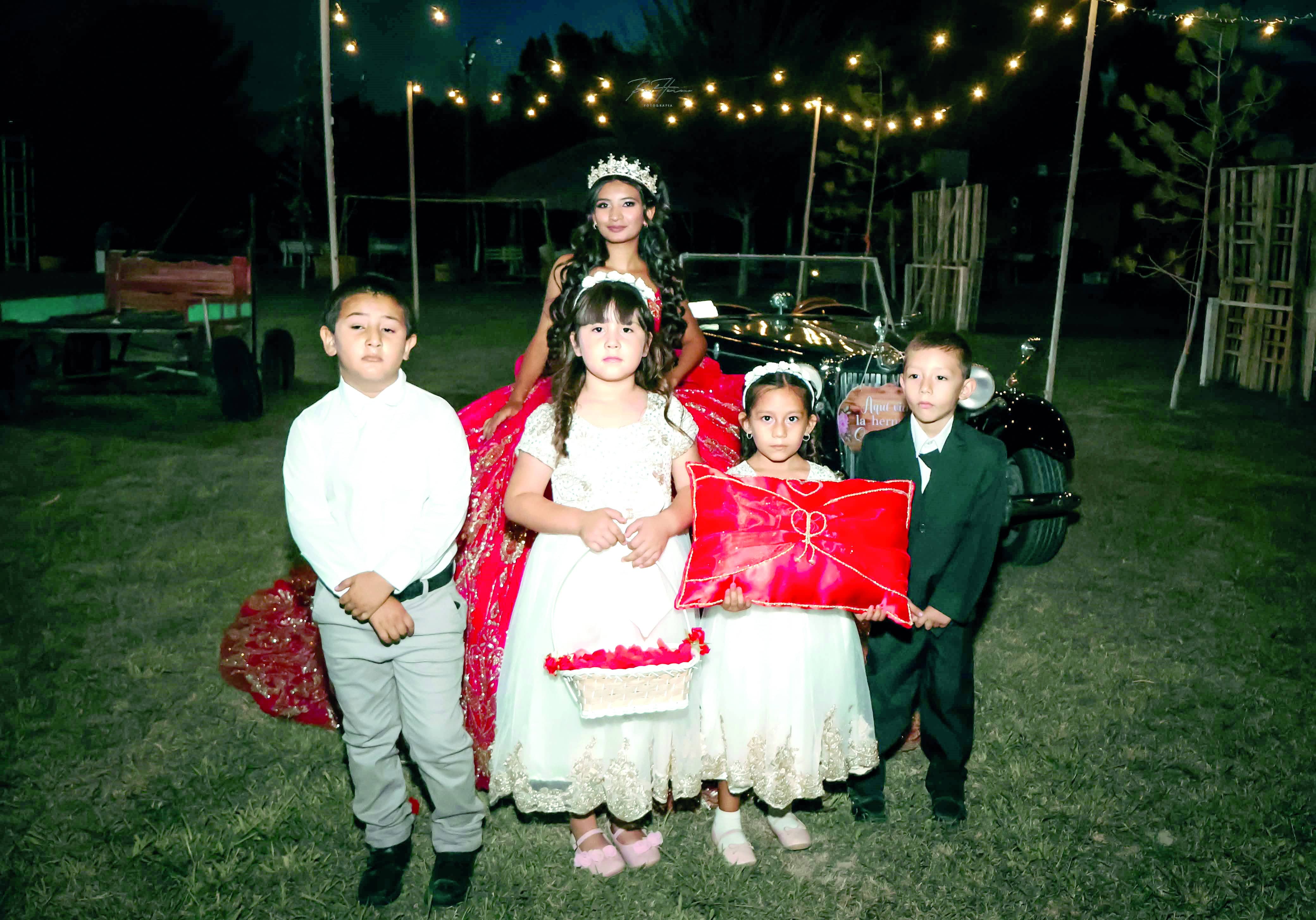 &iexcl;Noche De Ensue&ntilde;o En Casa Roni! Genesis Brilla En Sus Xv A&ntilde;os Rodeada De Amor Y Distinguidas Personalidades
