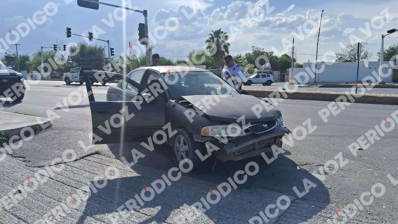 Accidente en Monclova: mujer presenta molestias tras choque