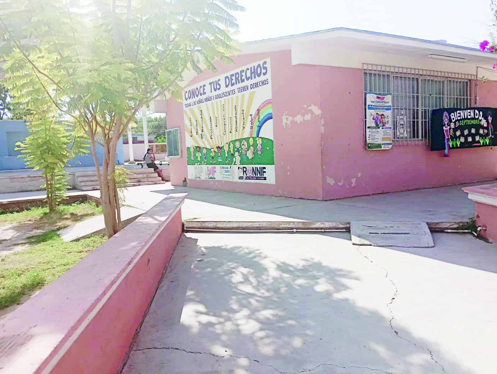 Reabren Escuela Leona Vicario en Coahuila tras inconformidad de madres