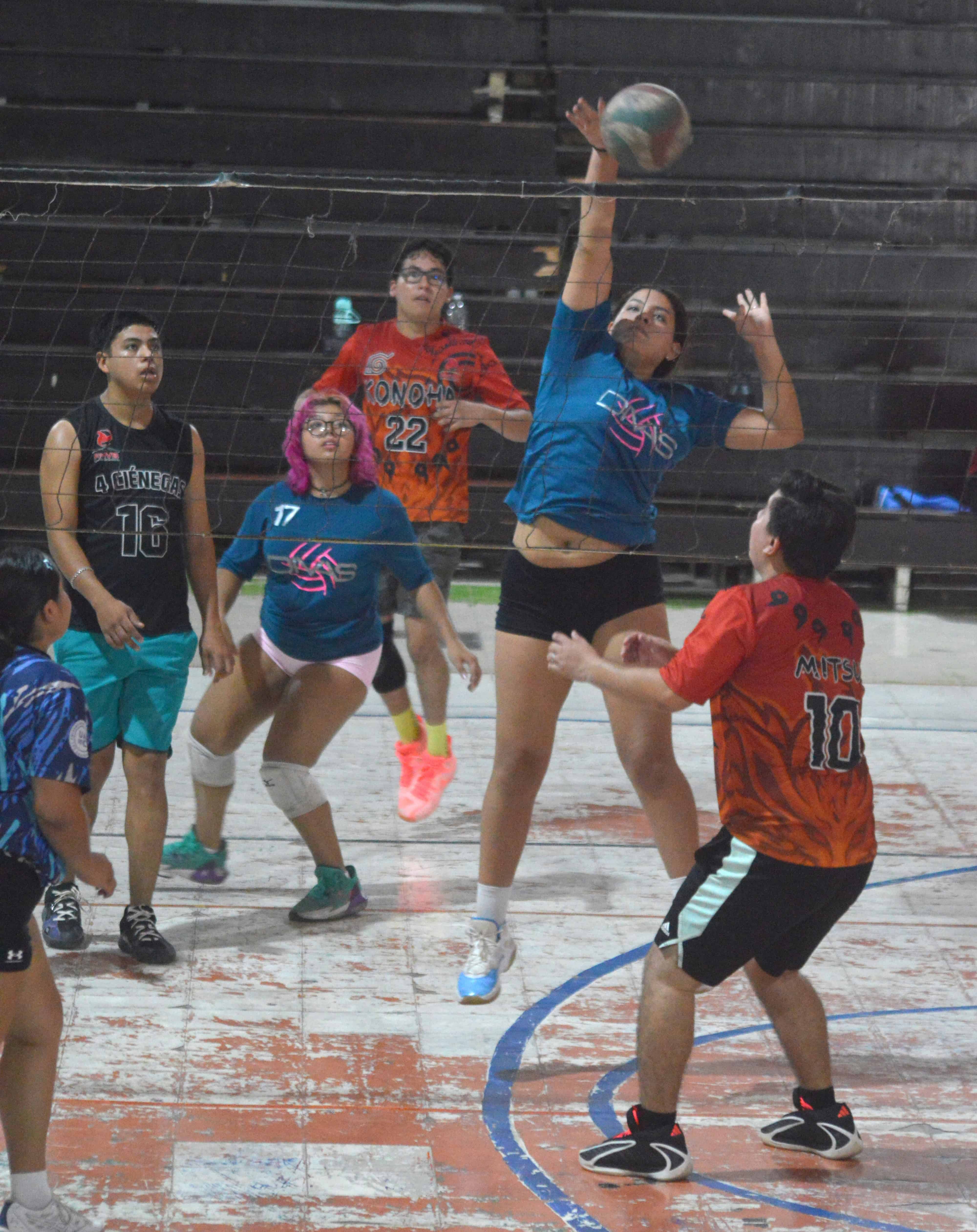 Demons y La Familia triunfan en la Liga de Voleibol Rangelitos